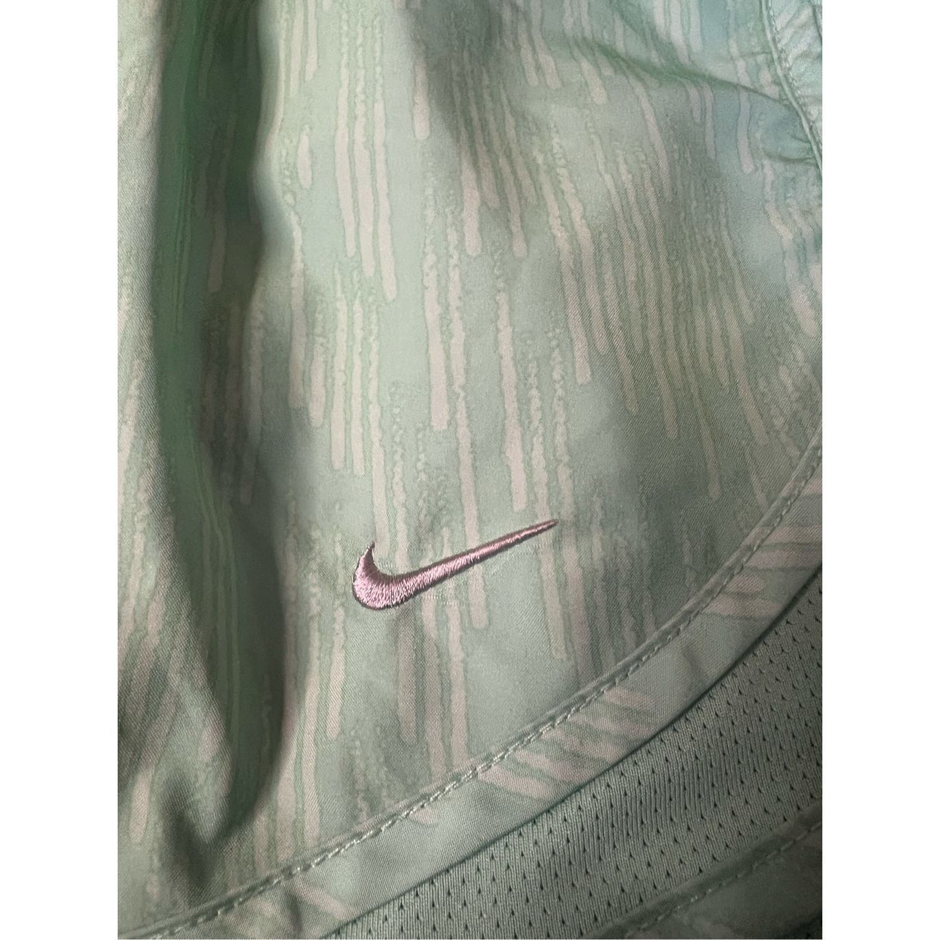 Nike Nike Green Patterned Dri-Fit Shorts Woman’s Size Medium Size 28" / US 6 / IT 42 - 4 Thumbnail