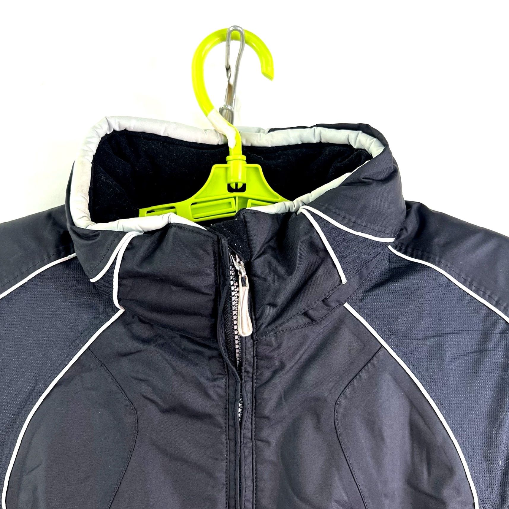 Obermeyer VINTAGE Ridgeline X4 Duroguard Ski Jacket Women’s Size 6 Black/White Obermeyer Jacket (Geometric) Women's Ski Coat Size M / US 6-8 / IT 42-44 - 2 Thumbnail