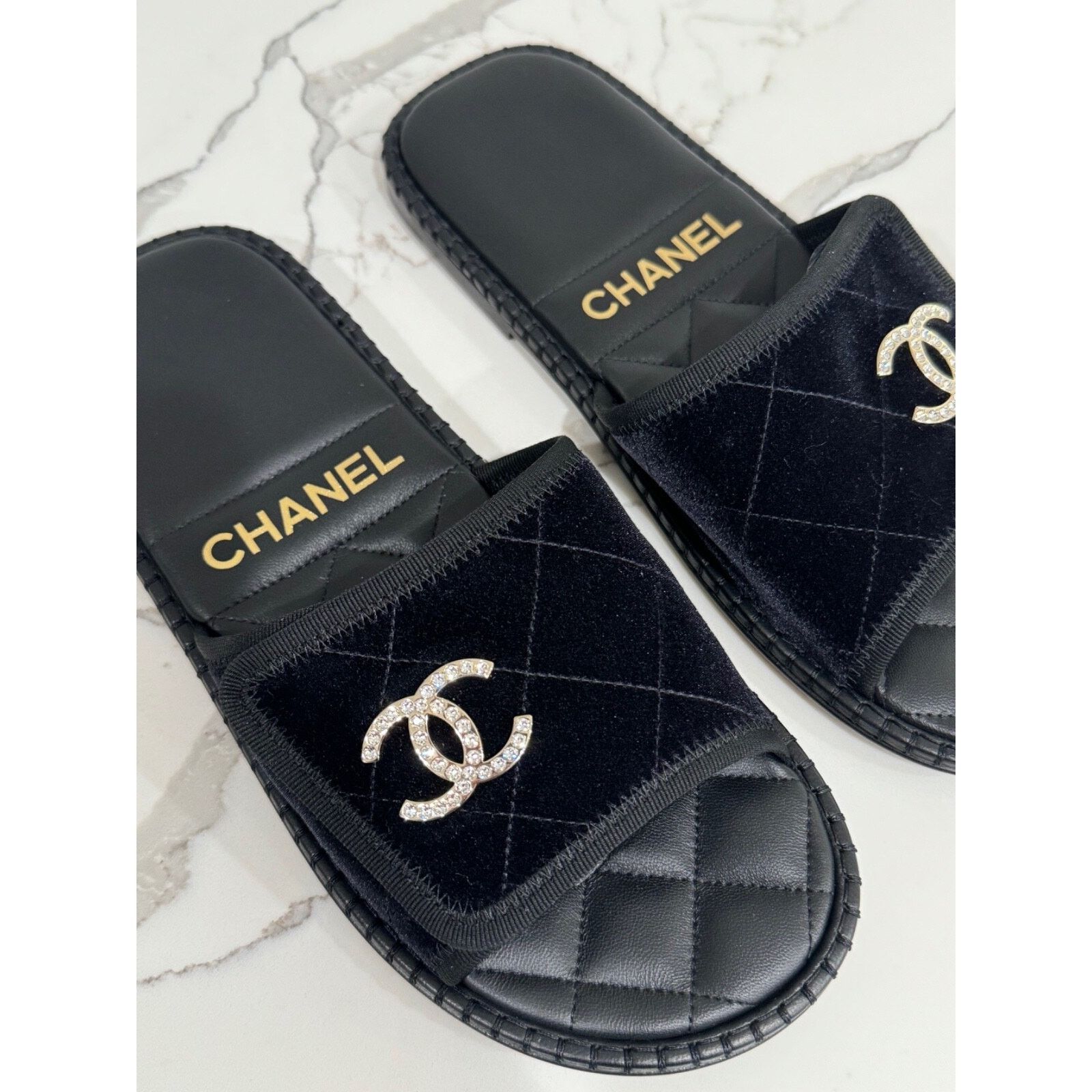Chanel Chanel 23M Black Velvet Crystal CC Logo Hotel Mule Slide Size US 10 / IT 40 - 14 Thumbnail