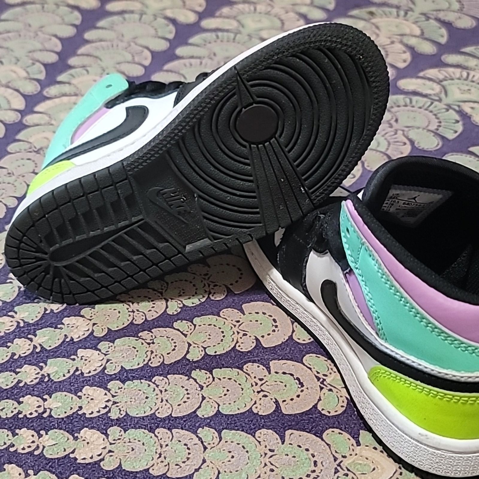 Nike Air Jordan 1 Mid Pastel Toe GS Toddler Size US 5 / EU 37 - 7 Thumbnail