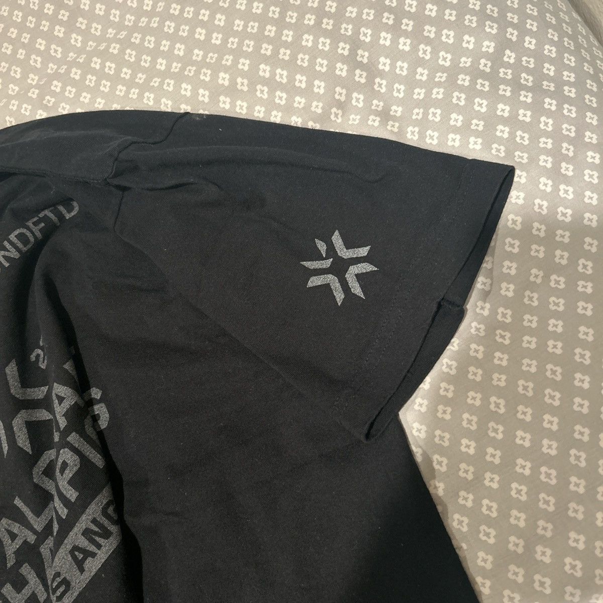 Undefeated Undefeated Valorant Champions 2023 Tee Size US L / EU 52-54 / 3 - 4 Thumbnail