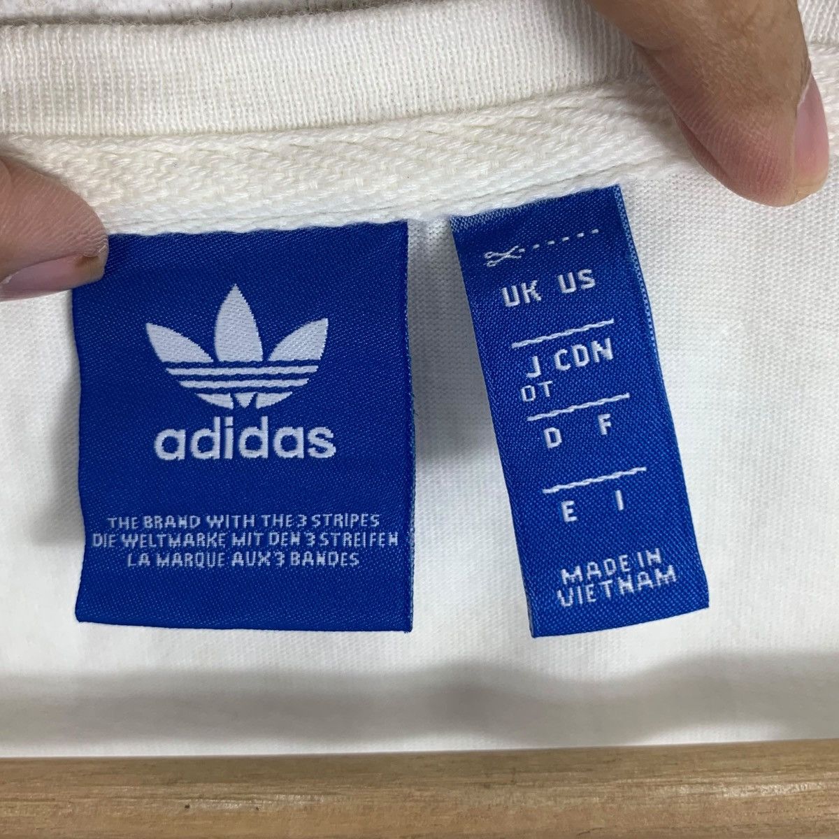 Adidas ADIDAS ORIGINALS 3 STRIPES Box Logo Rainbow Tee Shirt Top Size XS / US 0-2 / IT 36-38 - 6 Thumbnail