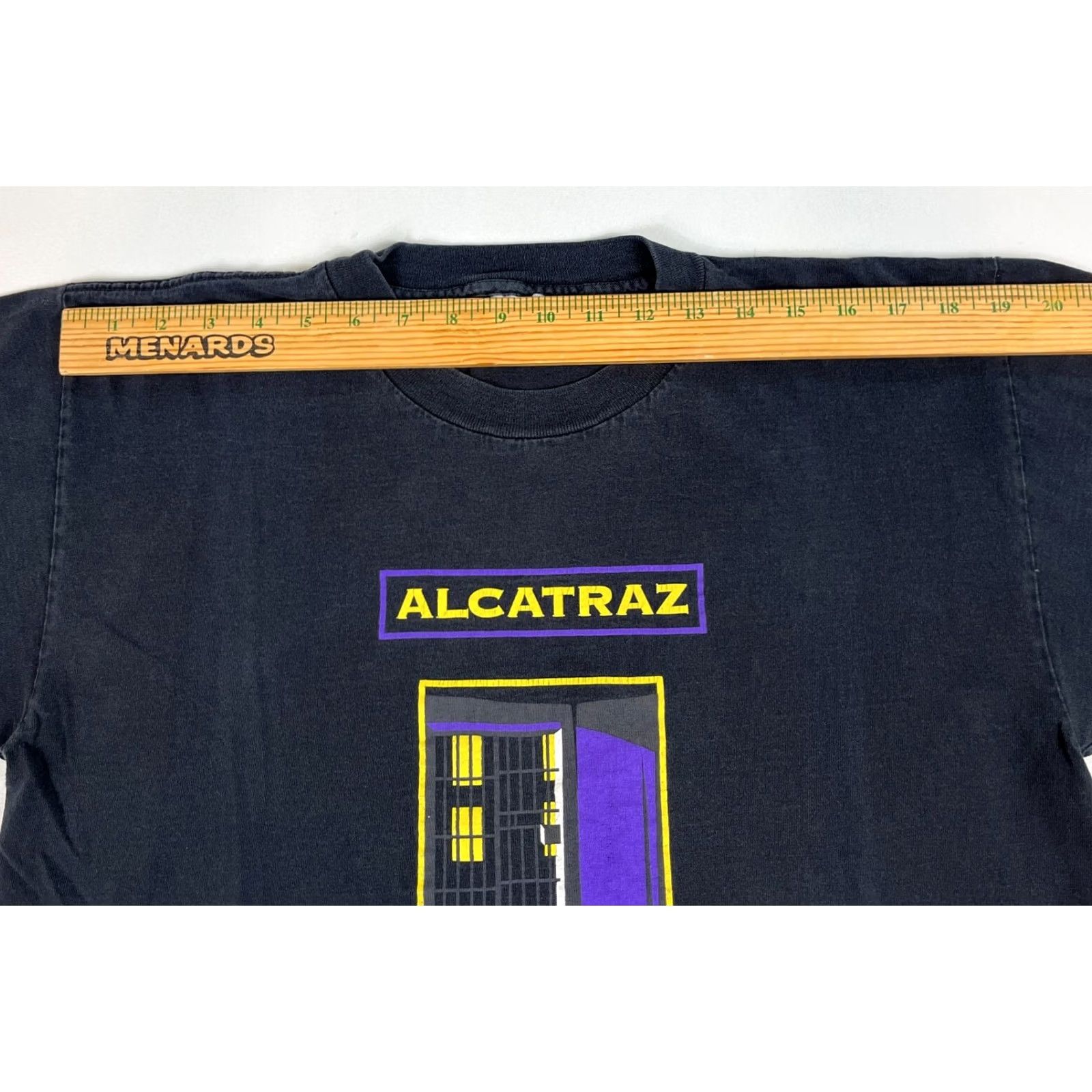 Vintage Men's Vintage 90s T-Shirt Alcatraz United States Penitentiary 1934-1963 Black Cotton M Short Sleeve Crew Neck Graphic Print Double-Sided Mens Size US M / EU 48-50 / 2 - 7 Thumbnail