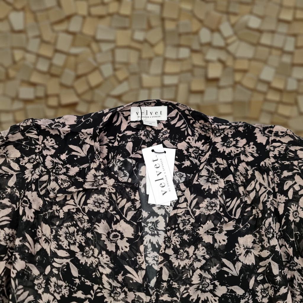 Velvet Velvet by Graham & Spencer Blouse Womens XS Black Floral Long Sleeve Henley Pullover Viscose Dry Clean Only Size XS / US 0-2 / IT 36-38 - 1 Thumbnail