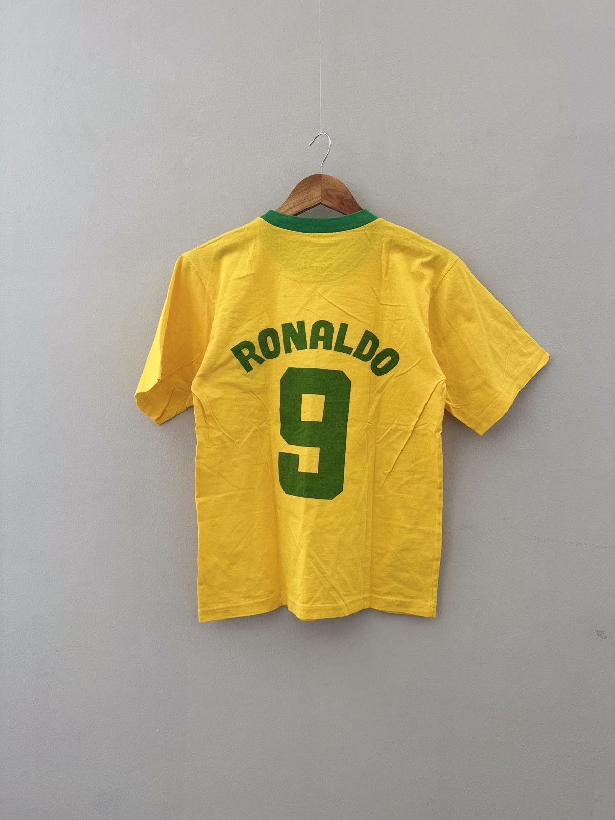 Vintage Vintage 90s Ronaldo #9 Brazil Streetwear Yellow Tee Size US S / EU 44-46 / 1 - 4 Thumbnail