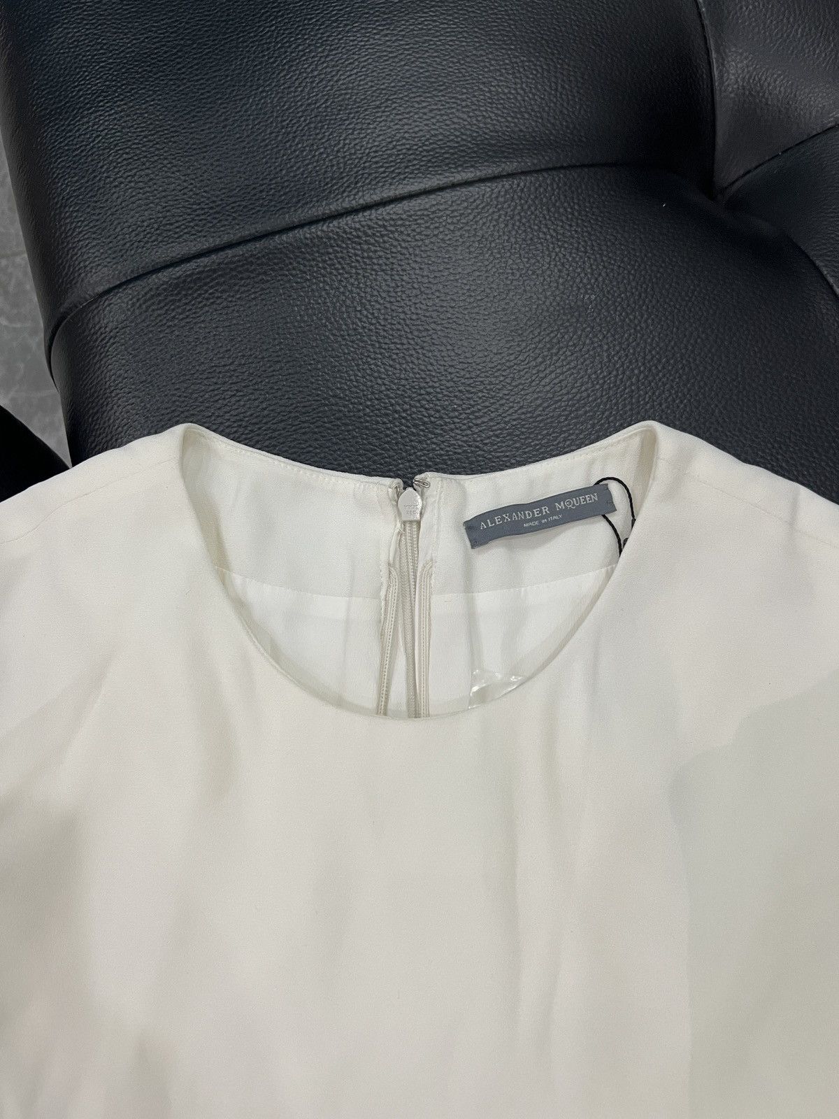 Alexander McQueen Alexander McQueen Asymmetric Ruffle Hem Top Size S / US 4 / IT 40 - 5 Thumbnail