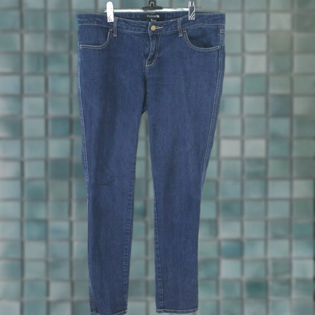 Forever 21 Forever 21 Denim Jeans Woman Mid Rise Straight Leg 30 Regular Dark Blue 31 Inseam Mens Womens Girls? Size 30" / US 8 / IT 44 - 1 Thumbnail