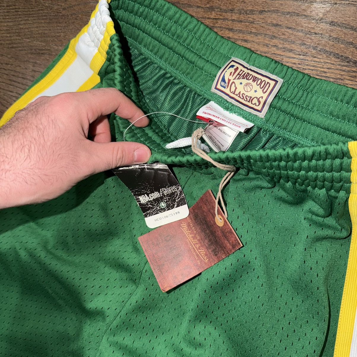 Mitchell & Ness NWT Mitchell & Ness Supersonics Swingman Shorts Mens SM Size US 30 / EU 46 - 3 Thumbnail