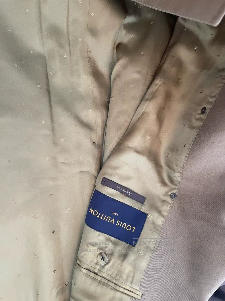 Louis Vuitton Louis Vuitton Lined with silk full logo coat Size US S / EU 44-46 / 1 - 3 Thumbnail