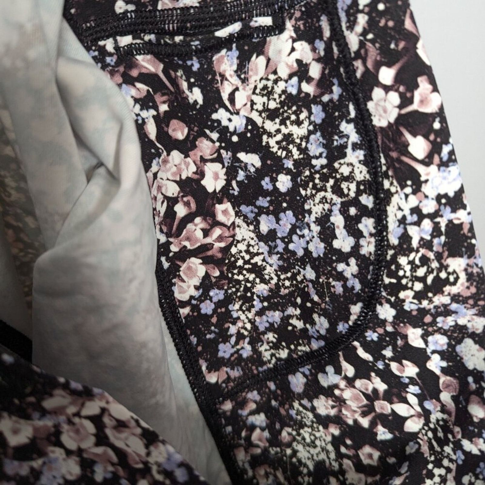 Lululemon Lululemon Wunder Under High-Rise Tight 28" Floral Luxtreme Size 30" / US 8 / IT 44 - 9 Thumbnail