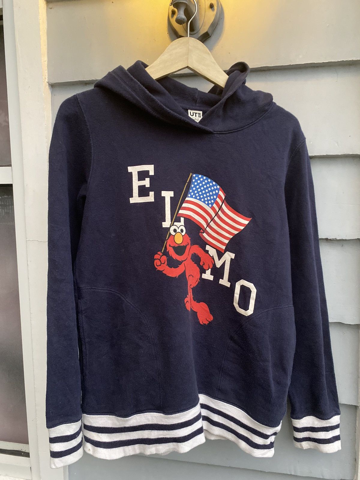 Japanese Brand Japanese Collaboration Sesame Street Elmo Happy Hour Hoodie Size L / US 10 / IT 46 - 1 Thumbnail