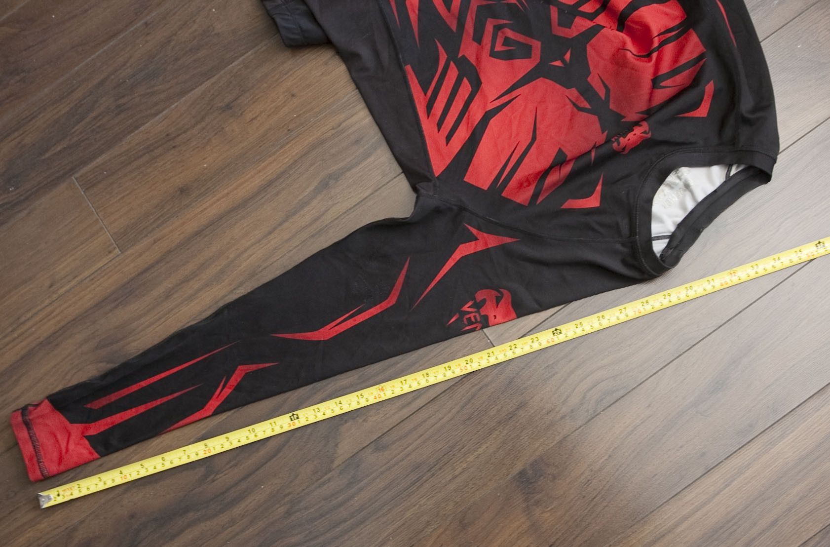 Other Venum T Shirt Long Sleeve Compression Size L MMA Black/ Red Size US L / EU 52-54 / 3 - 6 Thumbnail