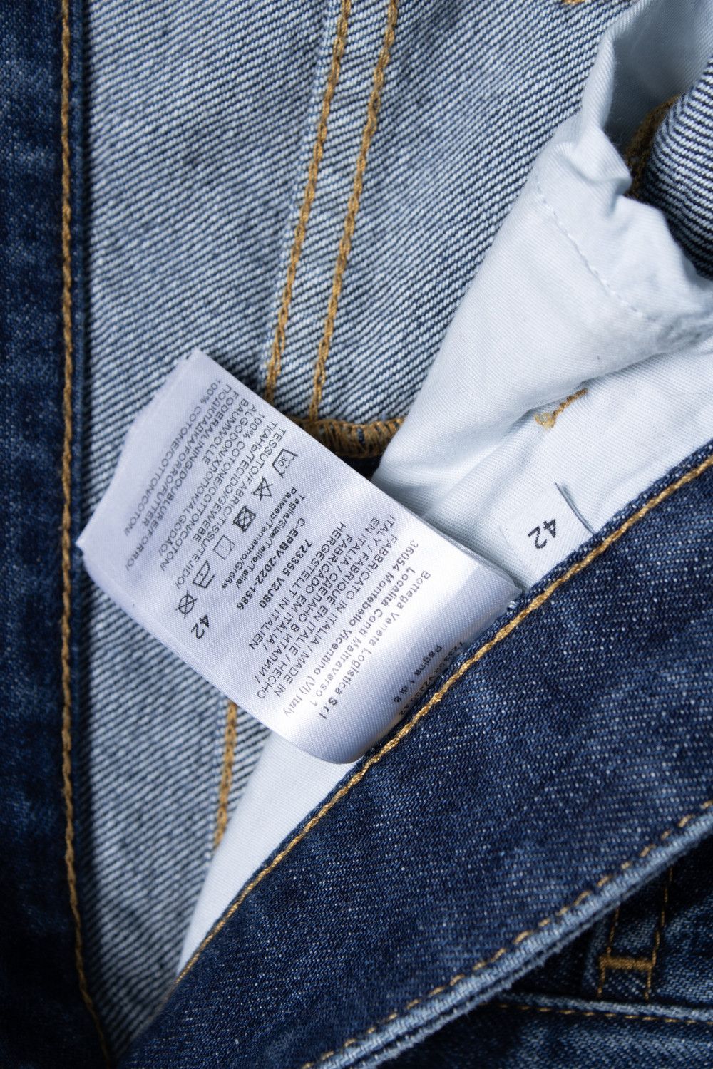 Bottega Veneta Bottega Veneta, cropped and folded jeans in blue Size 28" / US 6 / IT 42 - 7 Thumbnail