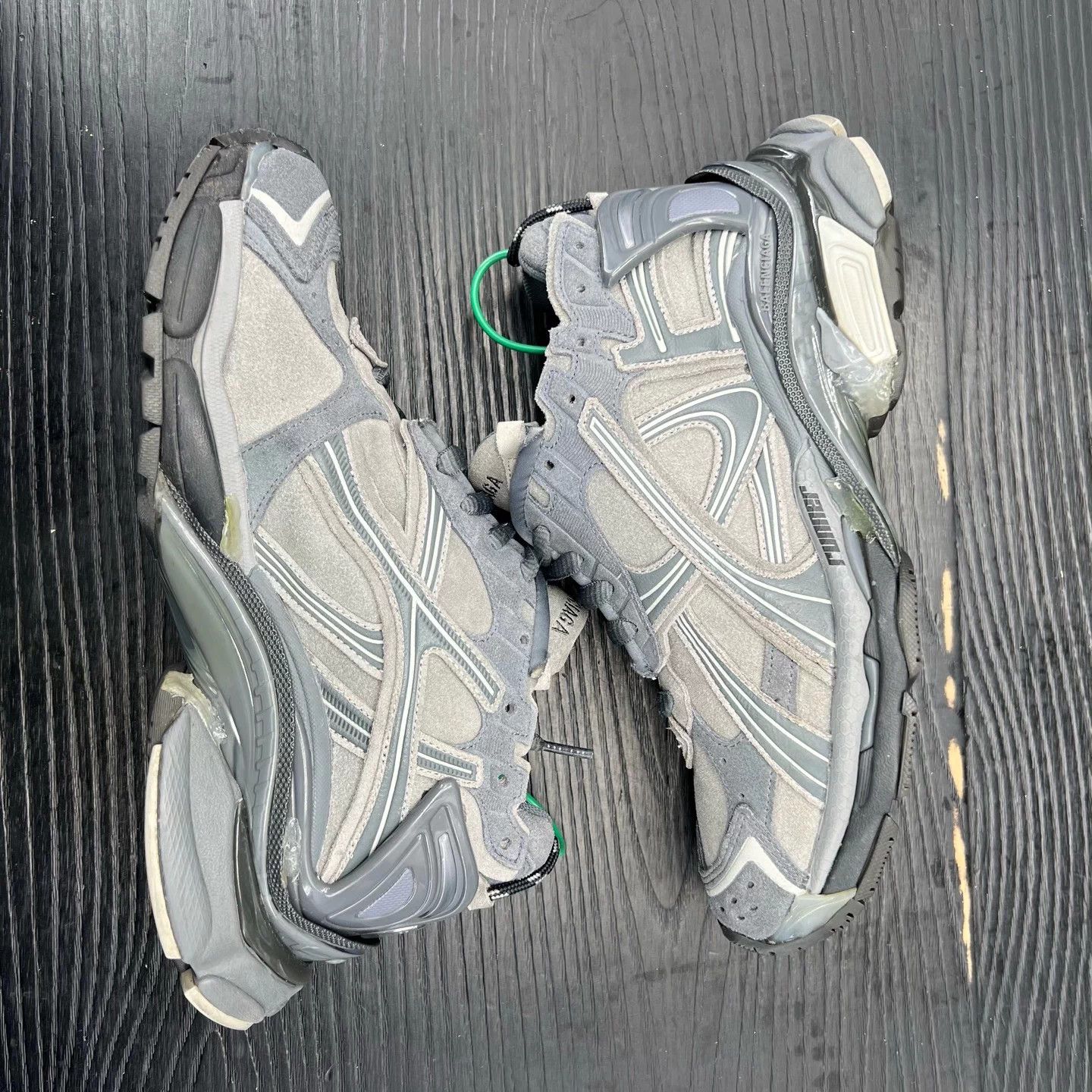 Balenciaga Balenciaga Runner Gray 40 (2 wears, like new) Size US 7 / EU 40 - 2 Thumbnail