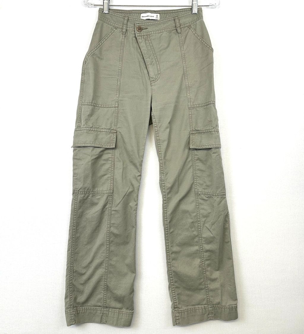 Abercrombie & Fitch Abercrombie & Fitch Cargo Utility Pants Olive Green Women's Size 25" / US 0 / IT 36 - 1 Thumbnail