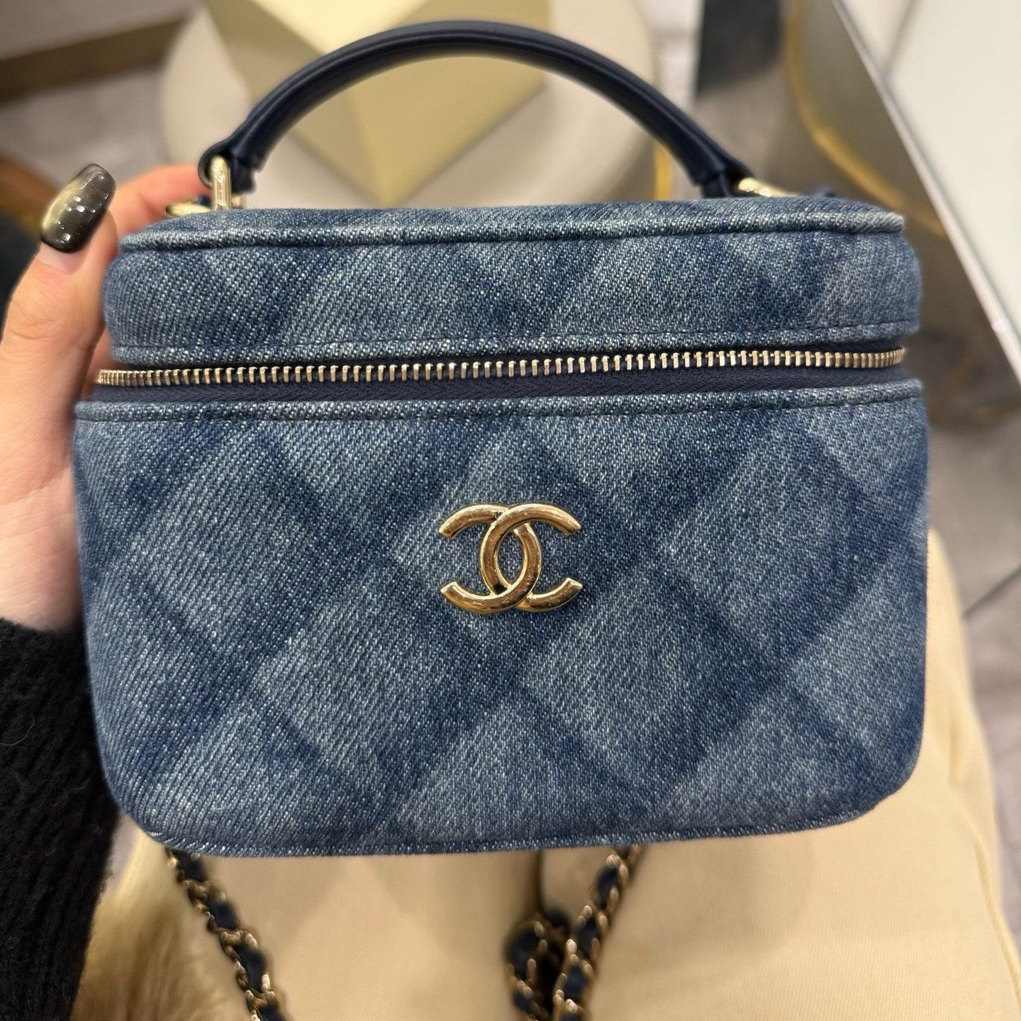 Chanel Pre-loved Bag Very good condition Size ONE SIZE - 1 Thumbnail