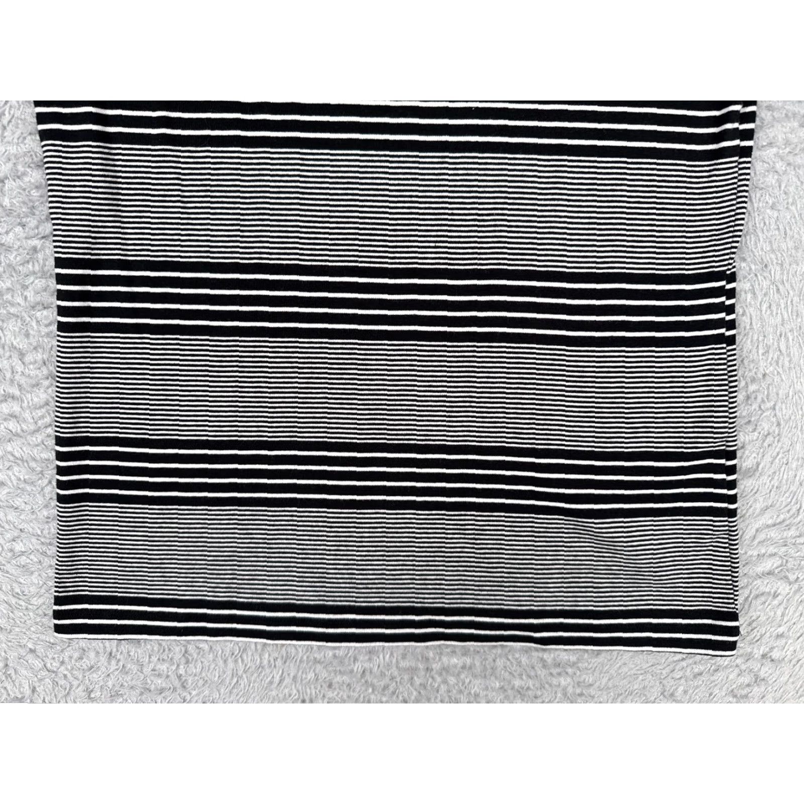 Tommy Hilfiger VINTAGE Tommy Hilfiger Shirt Women L Black White Stripe Round Neck 100% Cotton Knit Logo Tee Adult Large Black Womens Shirt Size L / US 10 / IT 46 - 5 Thumbnail