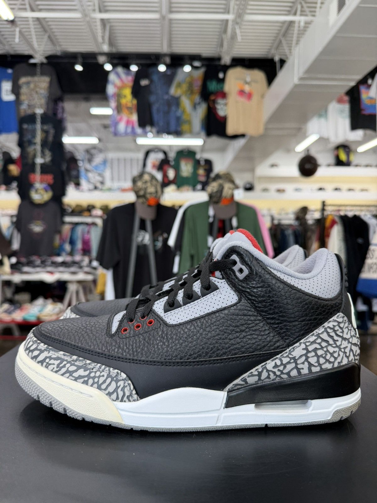 Jordan Brand Jordan 3 Black Cement Size 8.5 (2018) Size US 8.5 / EU 41-42 - 7 Thumbnail