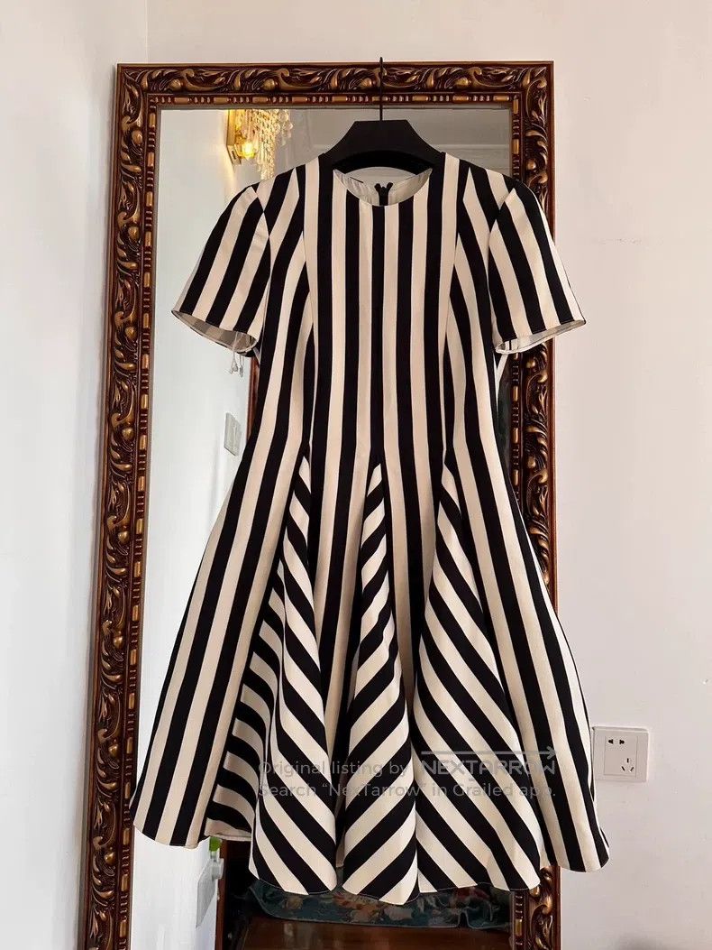 printed black and white dress Valentino Vintage black crepe evening dress  Modig