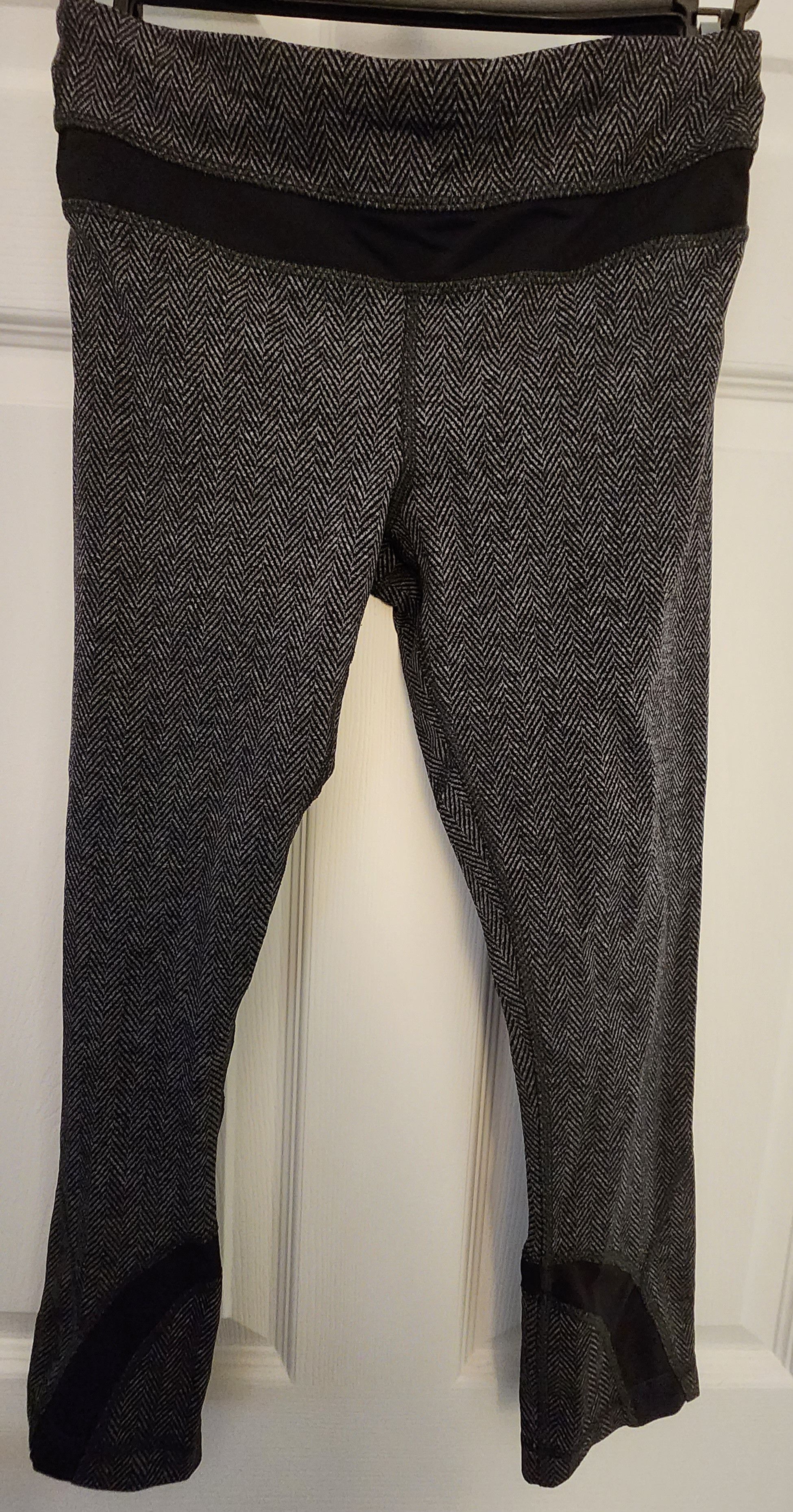 Lululemon Lululemon Herringbone Gray Black Cropped Leggings Size 4 Size 27" / US 4 / IT 40 - 1 Thumbnail