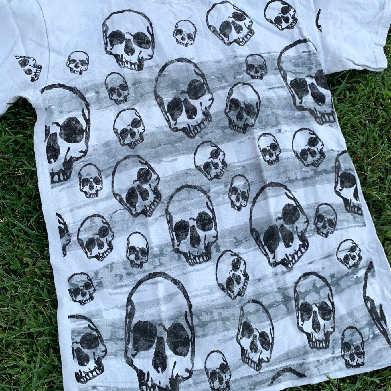 Hanes VINTAGE Mens White T-Shirt 90s Skulls Skeleton All Over Print Graphic Tee Crew Neck Short Sleeve Small Size US S / EU 44-46 / 1 - 2 Thumbnail