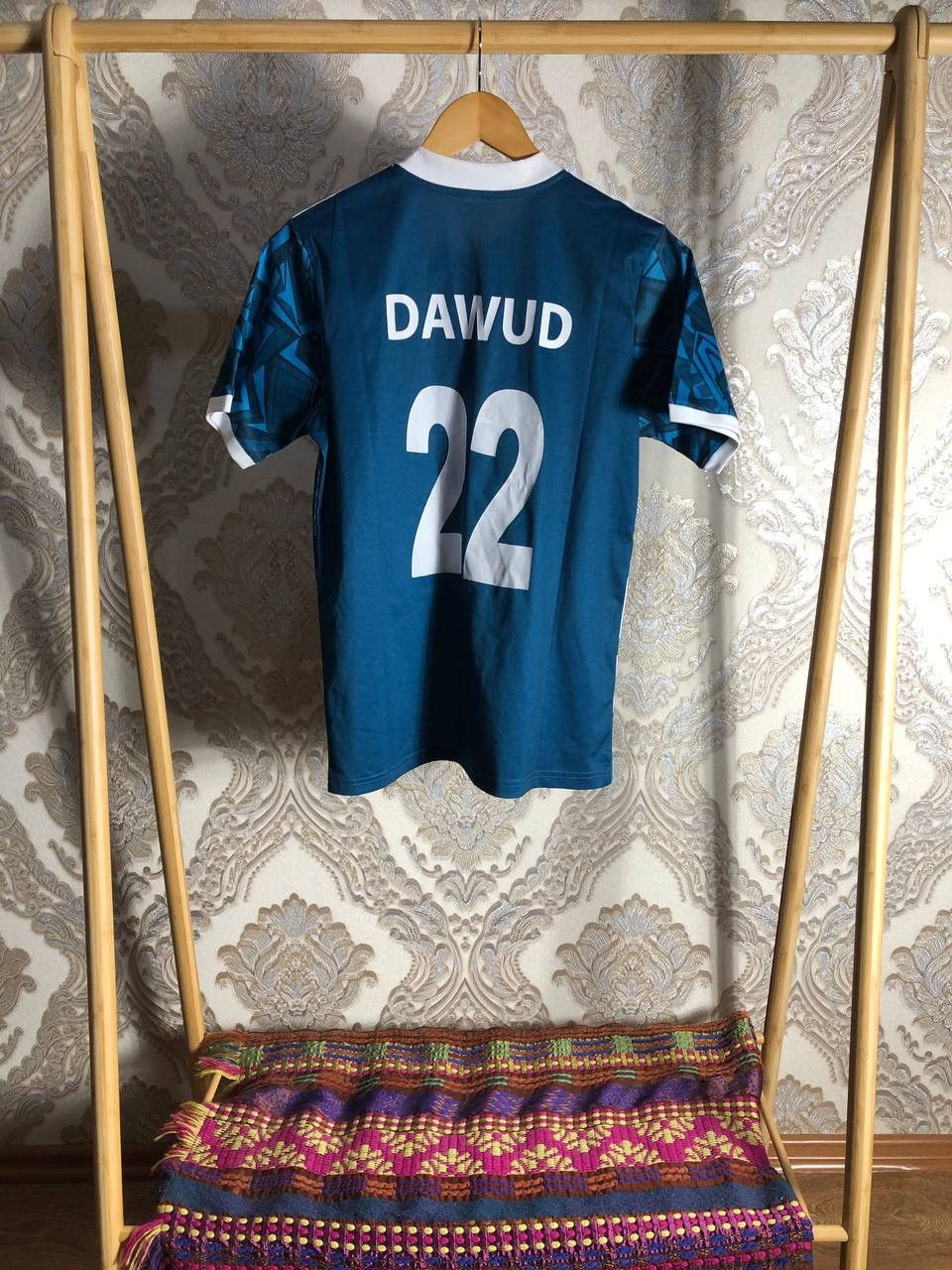 Vintage VERY RARE ADIDAS FC REAL MADRID SPAIN SOCCER JERSEY RETRO Size US S / EU 44-46 / 1 - 9 Thumbnail