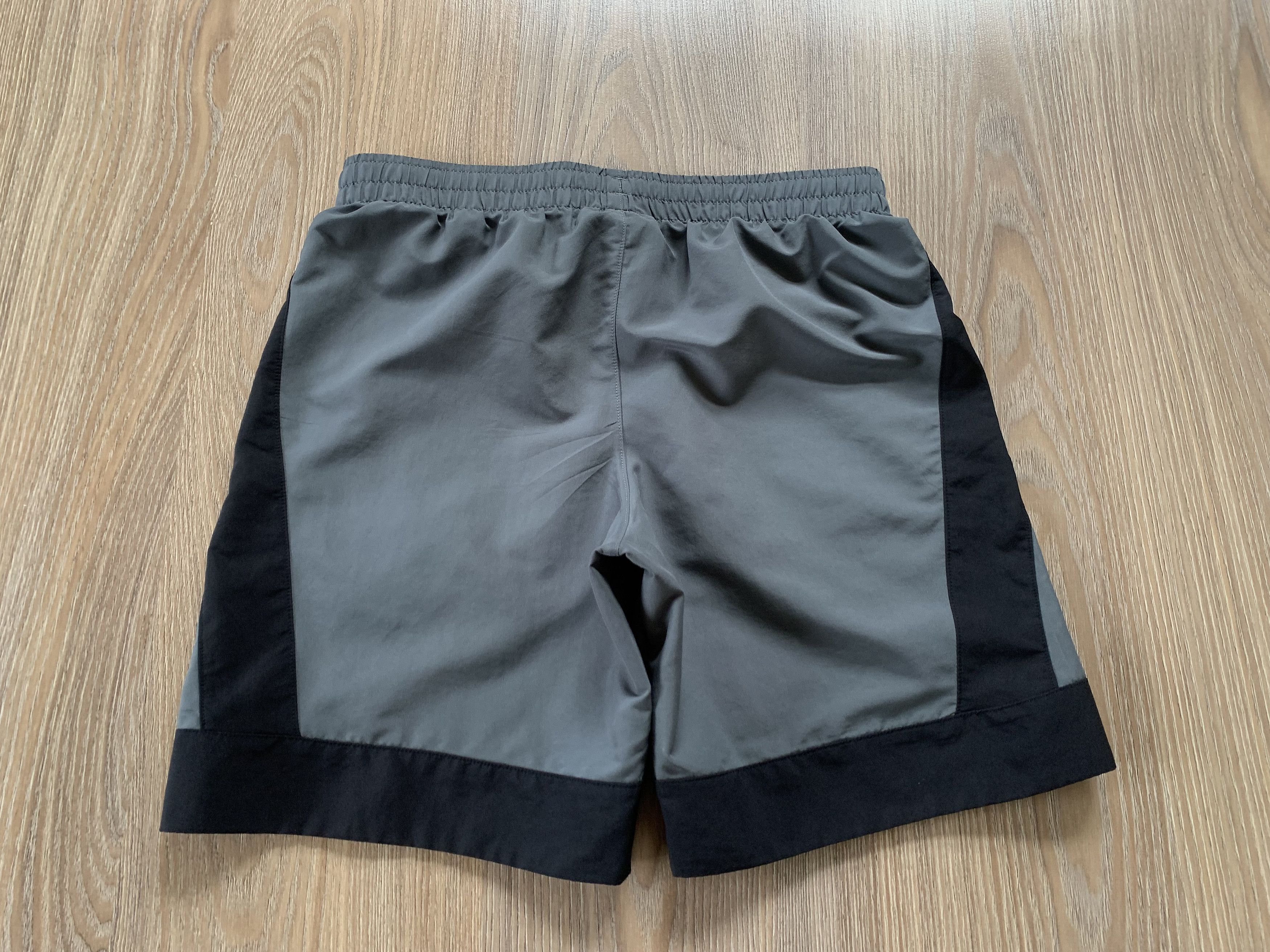 Under Armour Youth Under Armour Fitted Grey Training Shorts Size US 34 / EU 50 - 5 Thumbnail