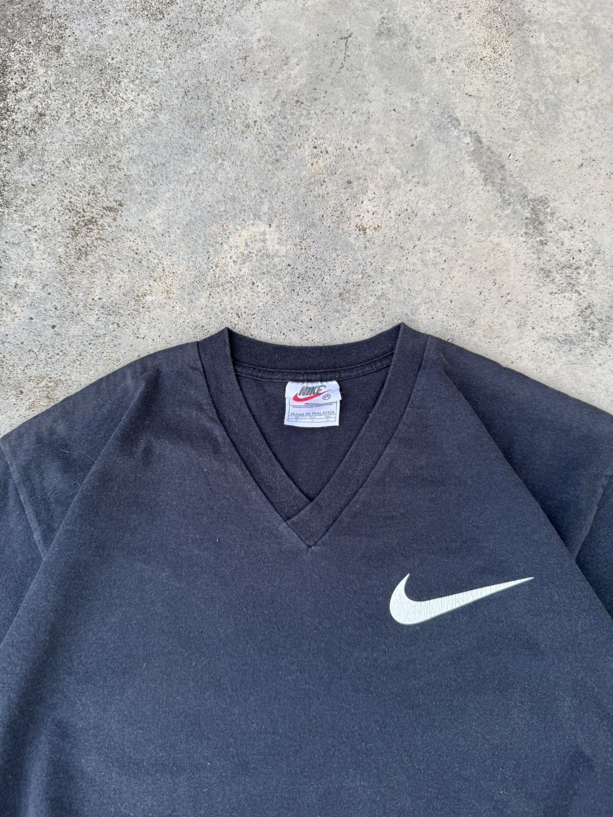 Nike Vintage Nike Center Big Swoosh Sunfaded Tshirt Size US M / EU 48-50 / 2 - 4 Thumbnail
