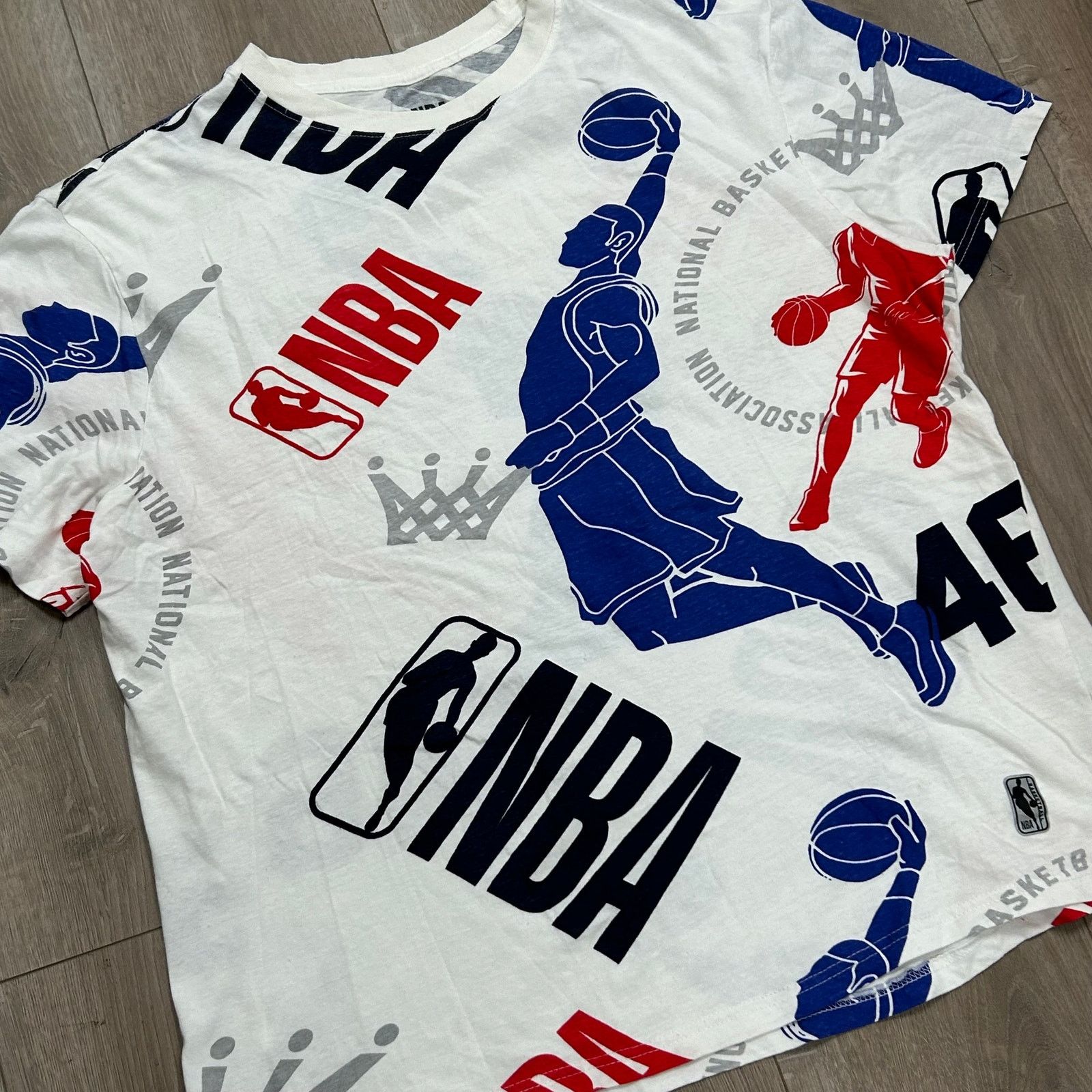 NBA NBA Basketball All Over Print White Tee T Shirt Size XL B14 Size US XL / EU 56 / 4 - 5 Thumbnail
