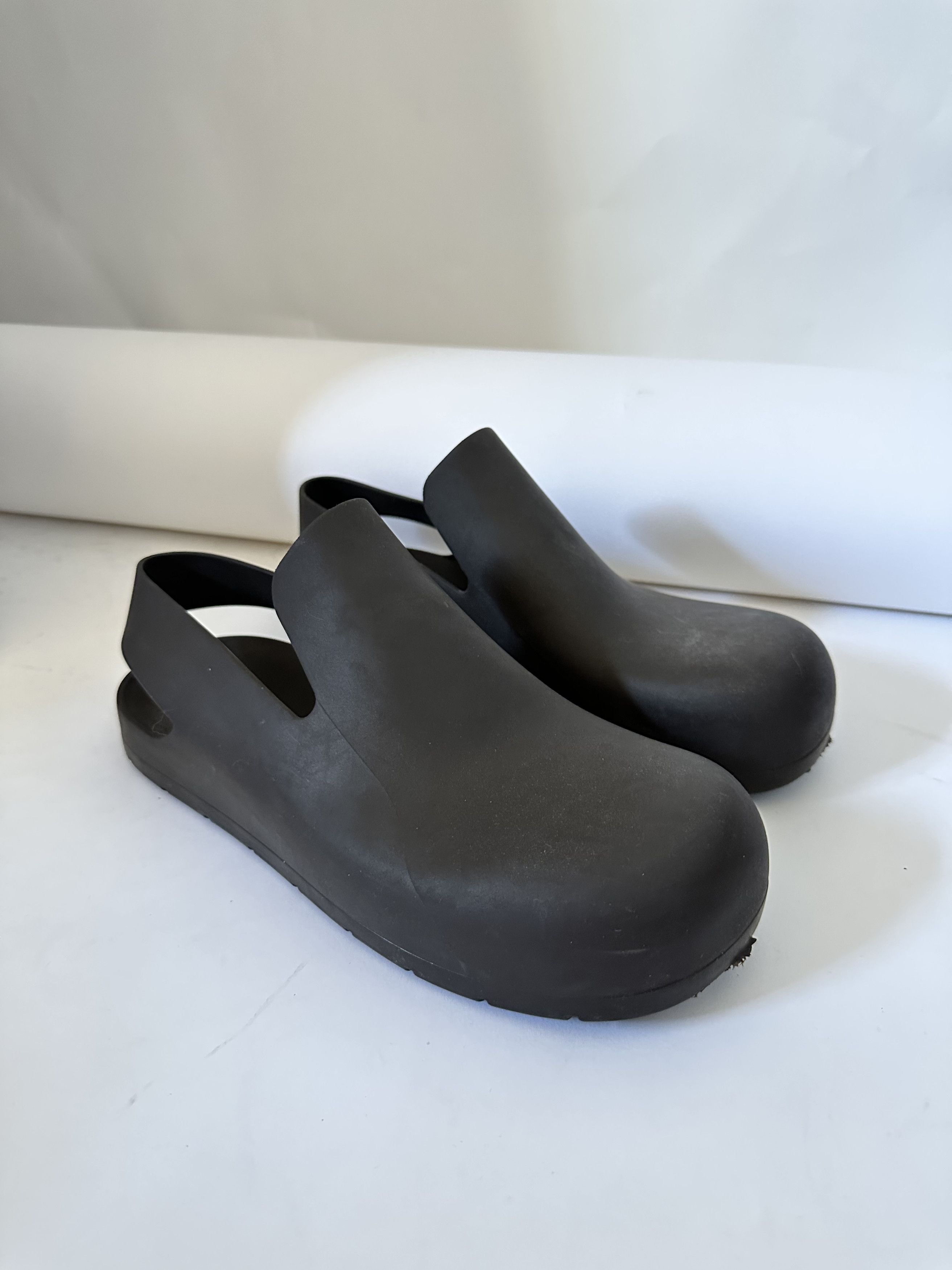 image of Bottega Veneta Puddle Slide in Fondant, Men's (Size 7)