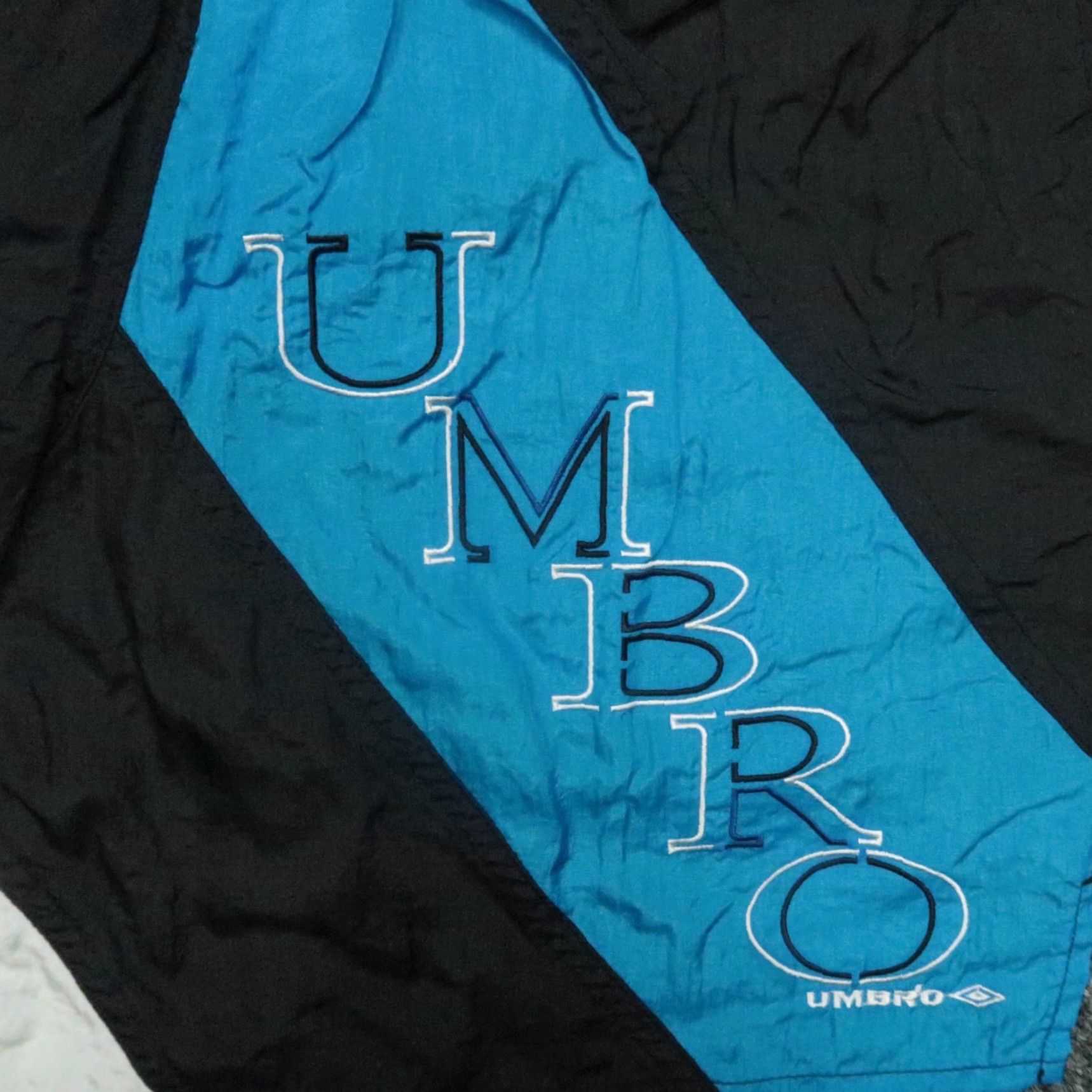 Umbro VINTAGE Umbro Shorts Mens Adult Small Black Nylon Athletic Casual Soccer Pockets Size US 29 - 4 Thumbnail