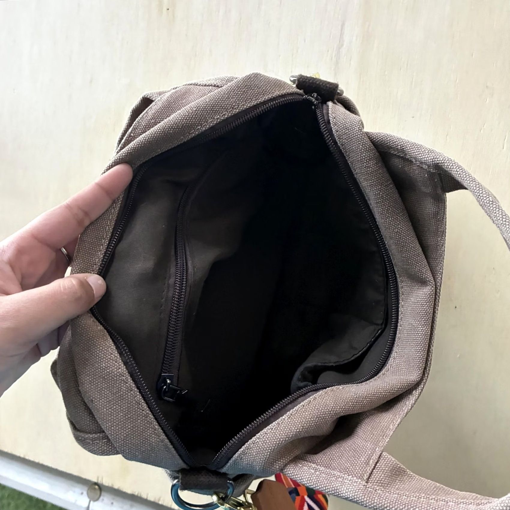 Vintage - Accuracy: Directly reflects the provided information about bag Size ONE SIZE - 5 Thumbnail