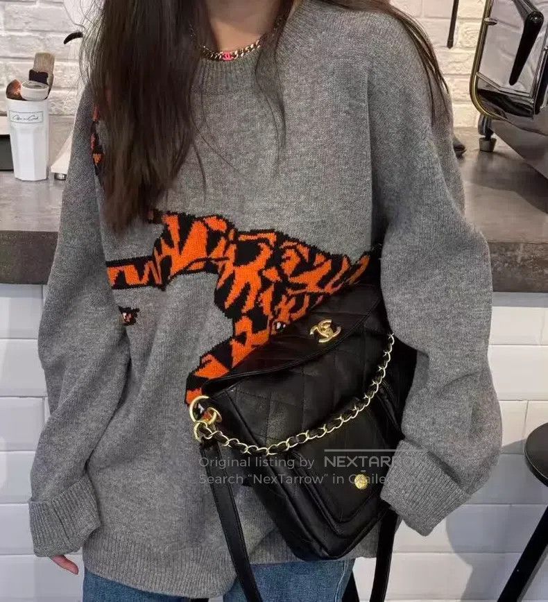 Louis Vuitton Louis Vuitton 22 grey tiger logo embroidered wool crew nec Size US XL / EU 56 / 4 - 8 Thumbnail