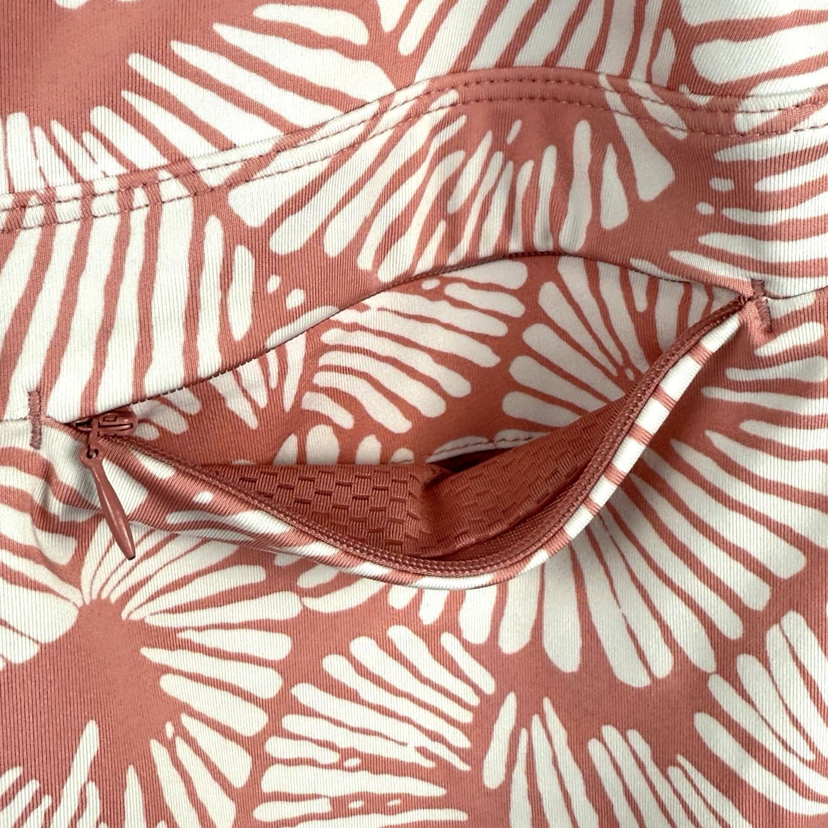 Tommy Bahama Tommy Bahama Skort Womens L Floral Pink White Stretch Casual Travel Size 36" / US 14 / IT 50 - 7 Thumbnail
