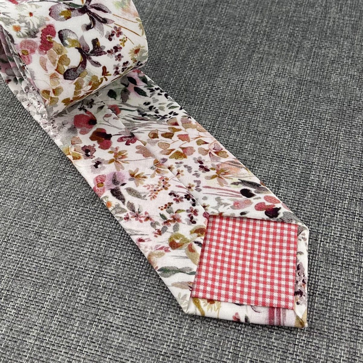 Other White w/ Raspberry Red Meadow Floral Necktie, Slim 2.75” Tie Size ONE SIZE - 6 Thumbnail