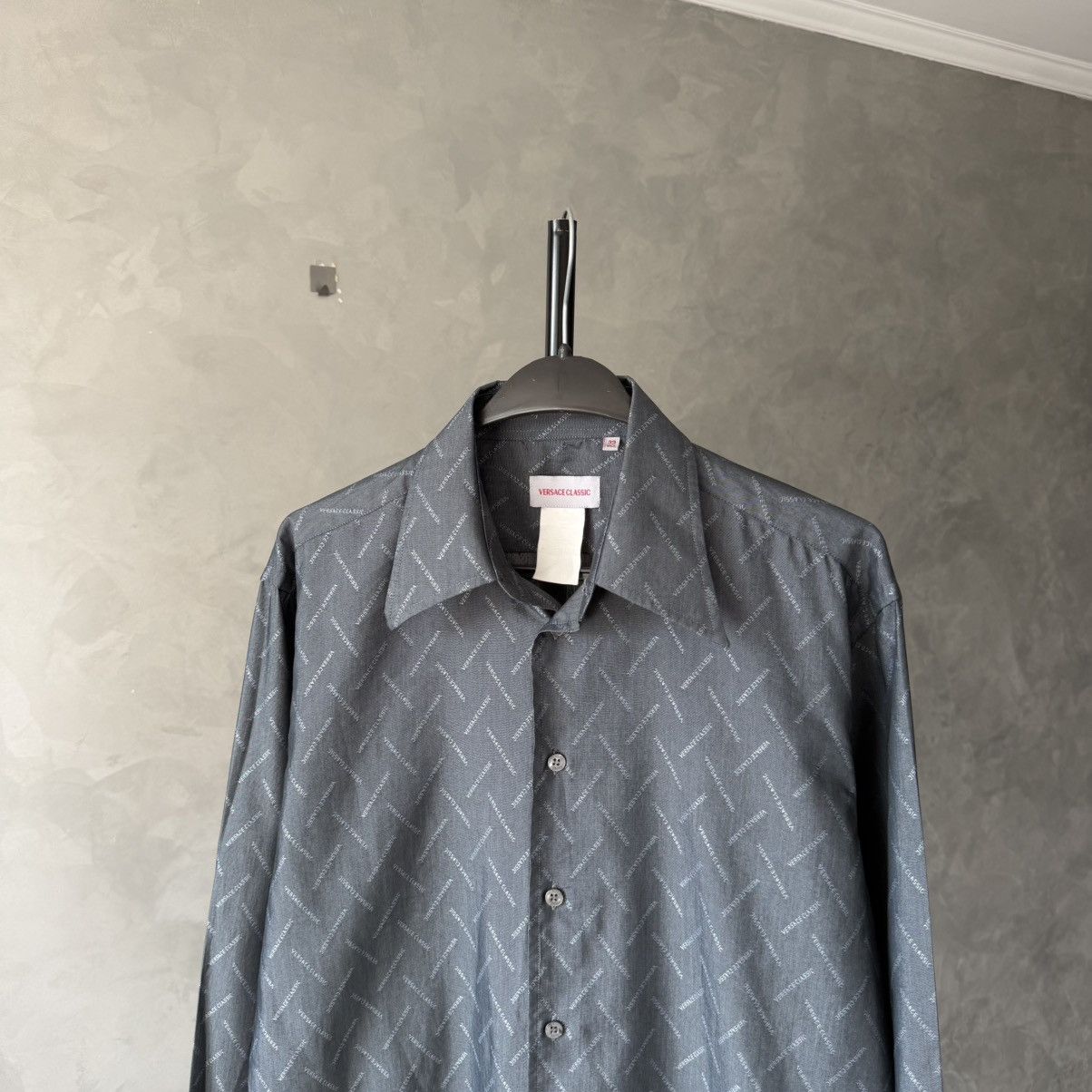 Versace Vintage Versace Classic Monogram Logo Buttons Up Shirt 39/15 Size US M / EU 48-50 / 2 - 1 Thumbnail