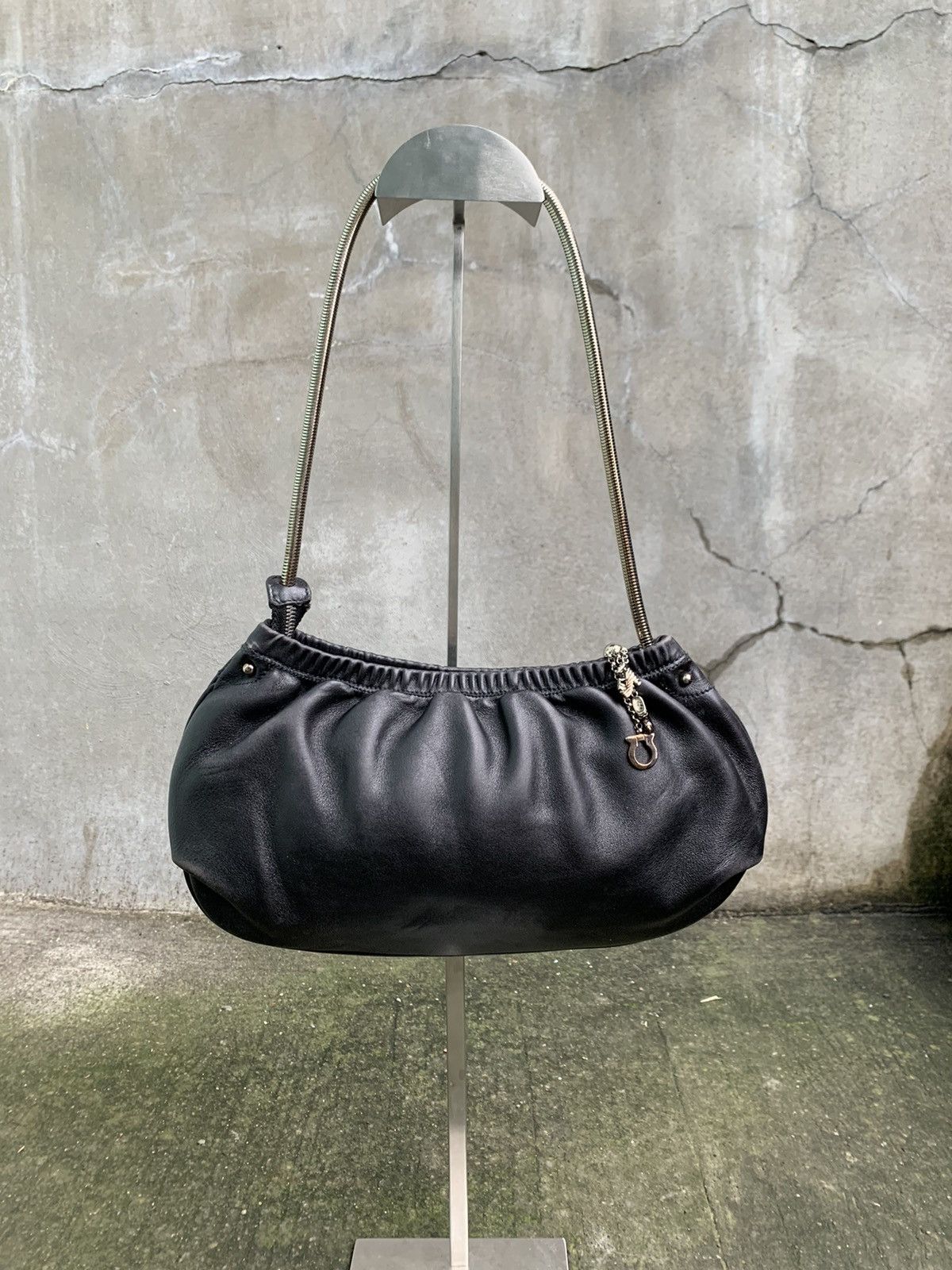 Salvatore Ferragamo Snake Chain Shoulder Bag Size ONE SIZE - 1 Thumbnail