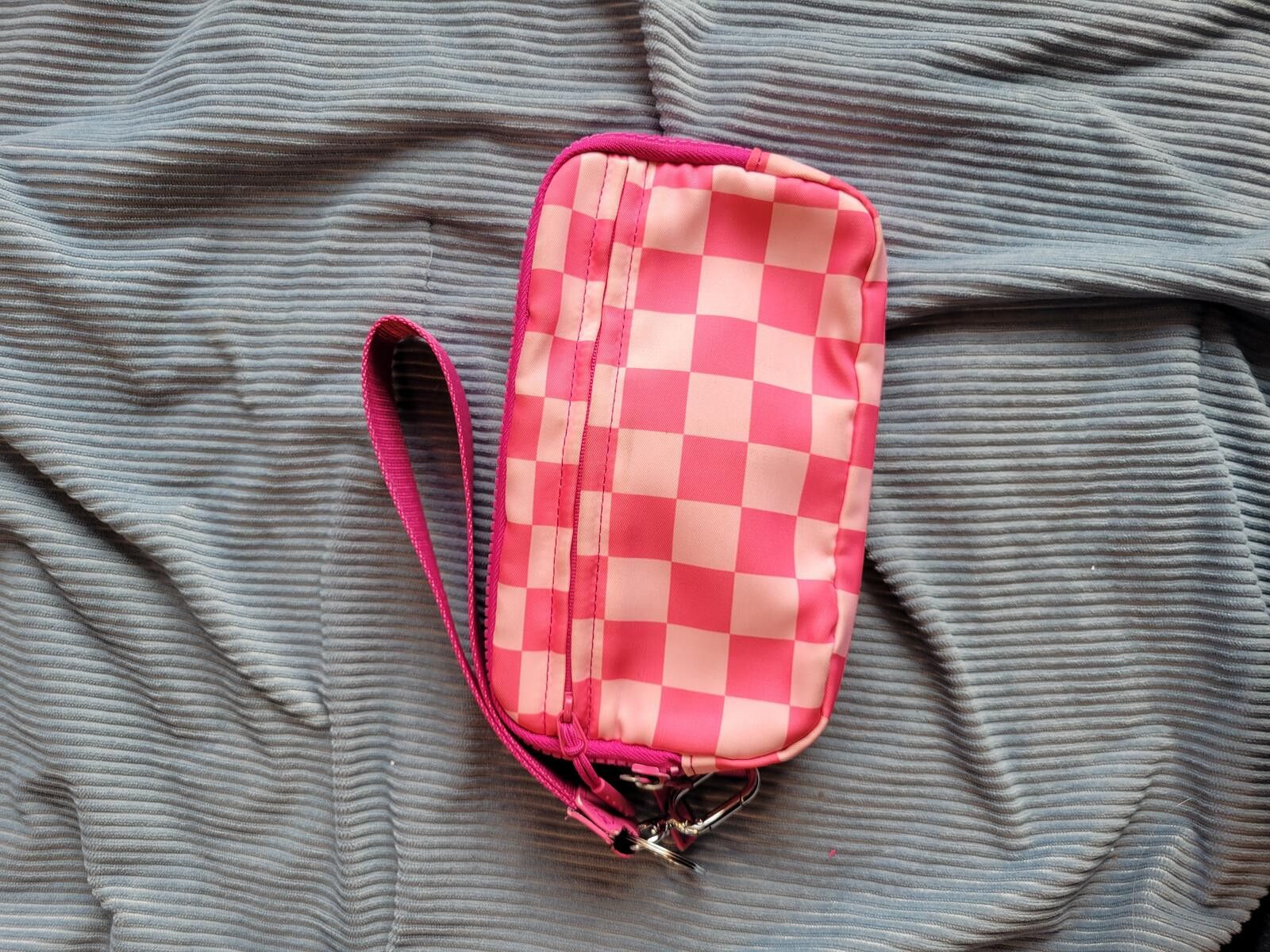 The Unbranded Brand Pink and Light Pink Checkered Wristlet Purse Size ONE SIZE - 7 Thumbnail