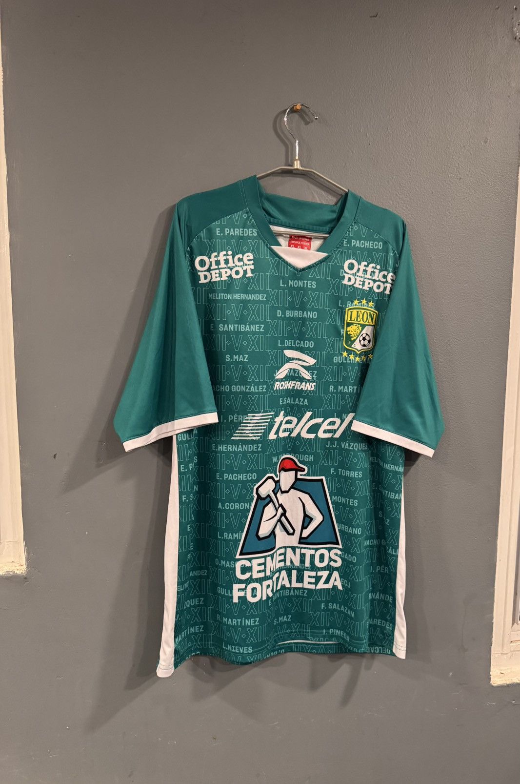 Vintage Leon Home Jersey 22/23 Size US XL / EU 56 / 4 - 2 Thumbnail