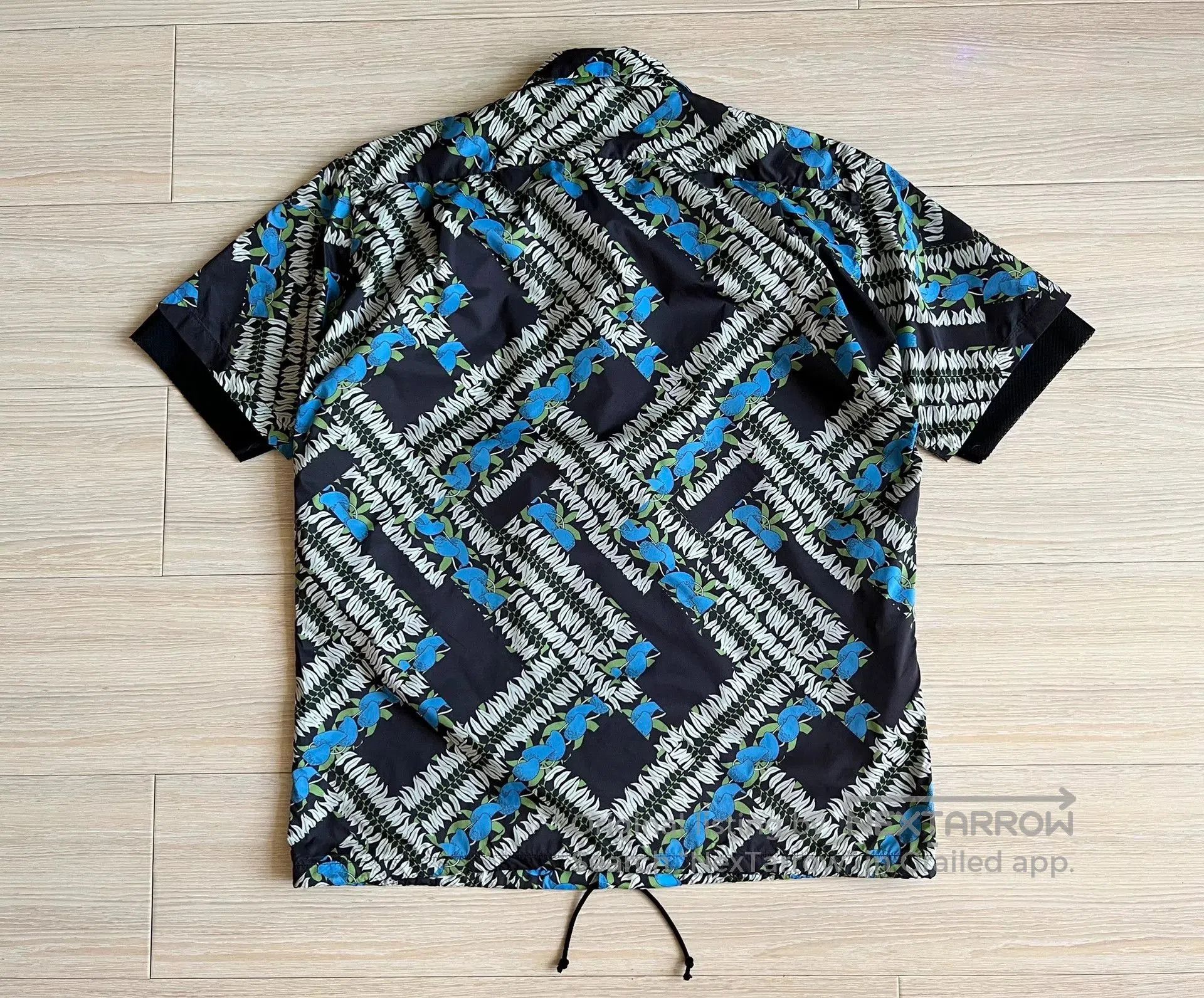 Kolor stylish hawaiian shirt with waterproof design. Size US M / EU 48-50 / 2 - 3 Thumbnail