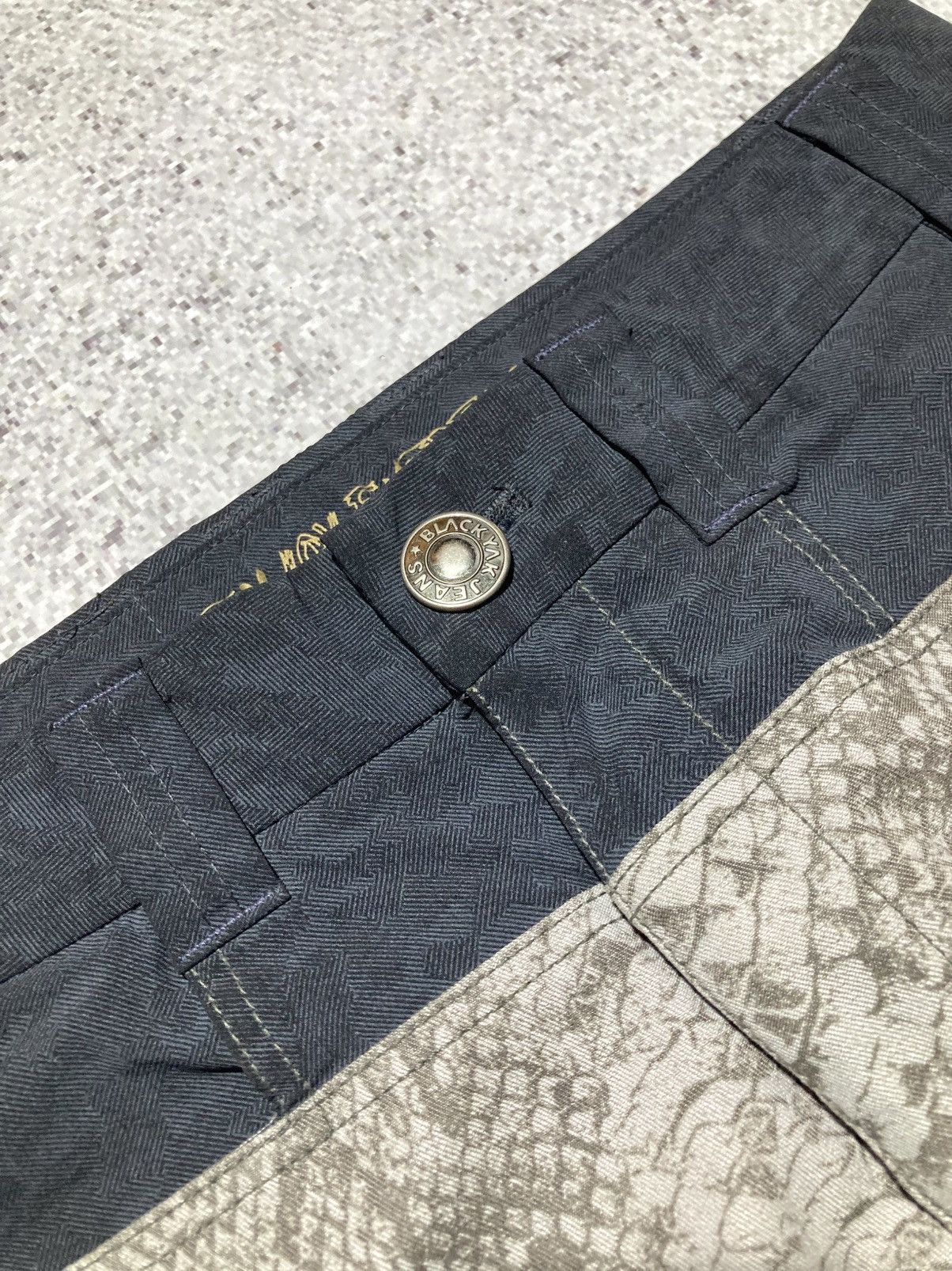 Japanese Brand 2000s BlackYak Snake Skin Pattern Nylon Outdoor Pants Size US 27 - 10 Thumbnail