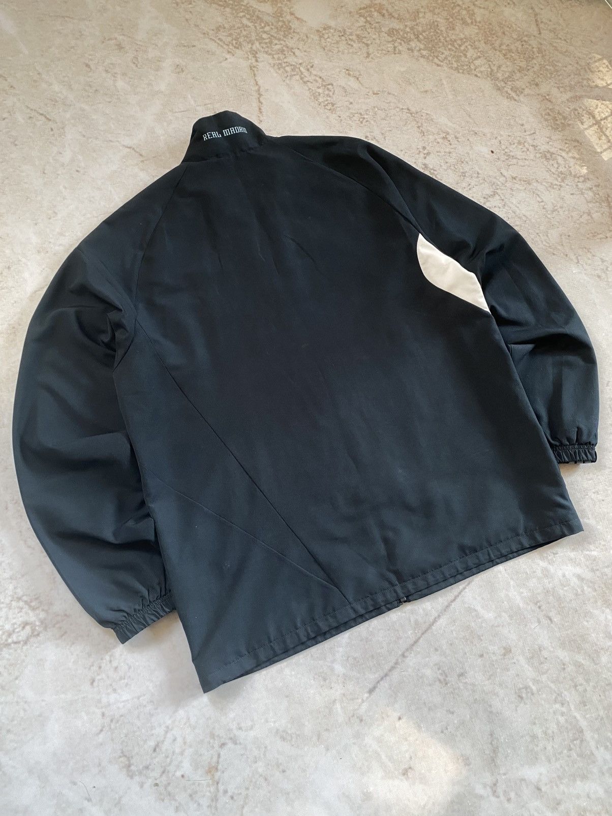 Adidas Vintage Adidas Real Madrid Jacket Blockcore Soccer Jersey Size US L / EU 52-54 / 3 - 4 Thumbnail