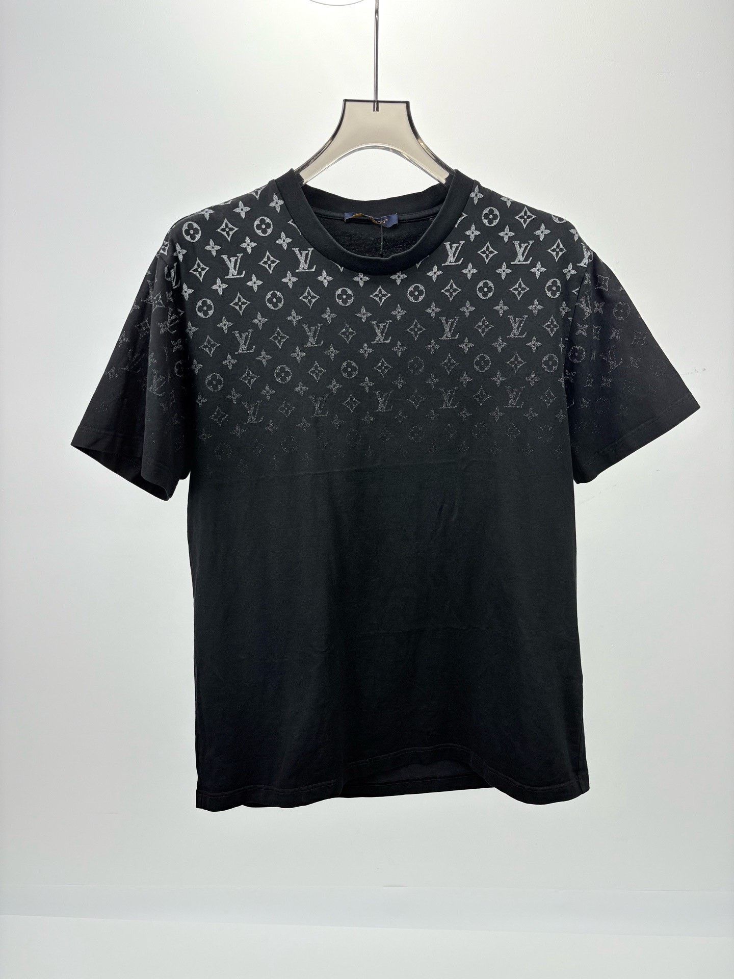 Louis Vuitton Louis Vuitton LV New Full Logo Gradient Tee Size US XL / EU 56 / 4 - 1 Thumbnail