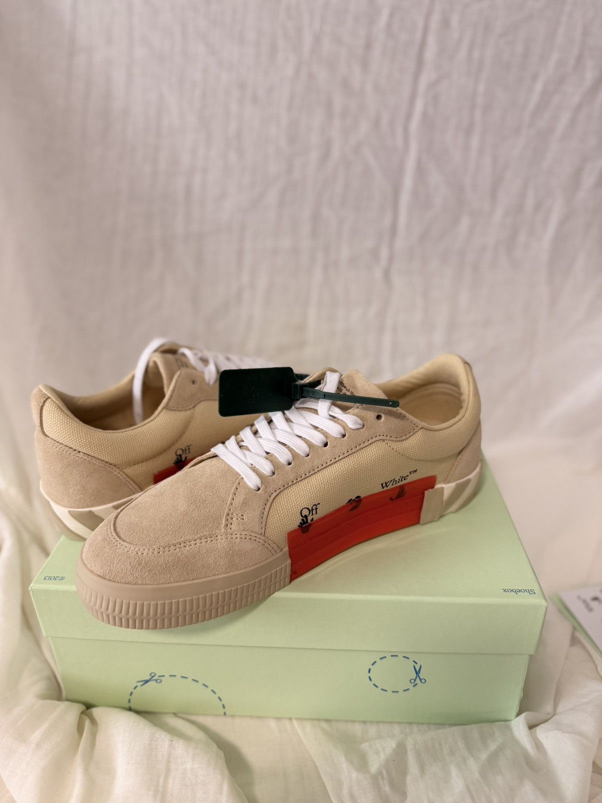 Off-White Off-White Low Vulcanized Beige Men's Sneakers Size US 11 / EU 44 - 4 Thumbnail