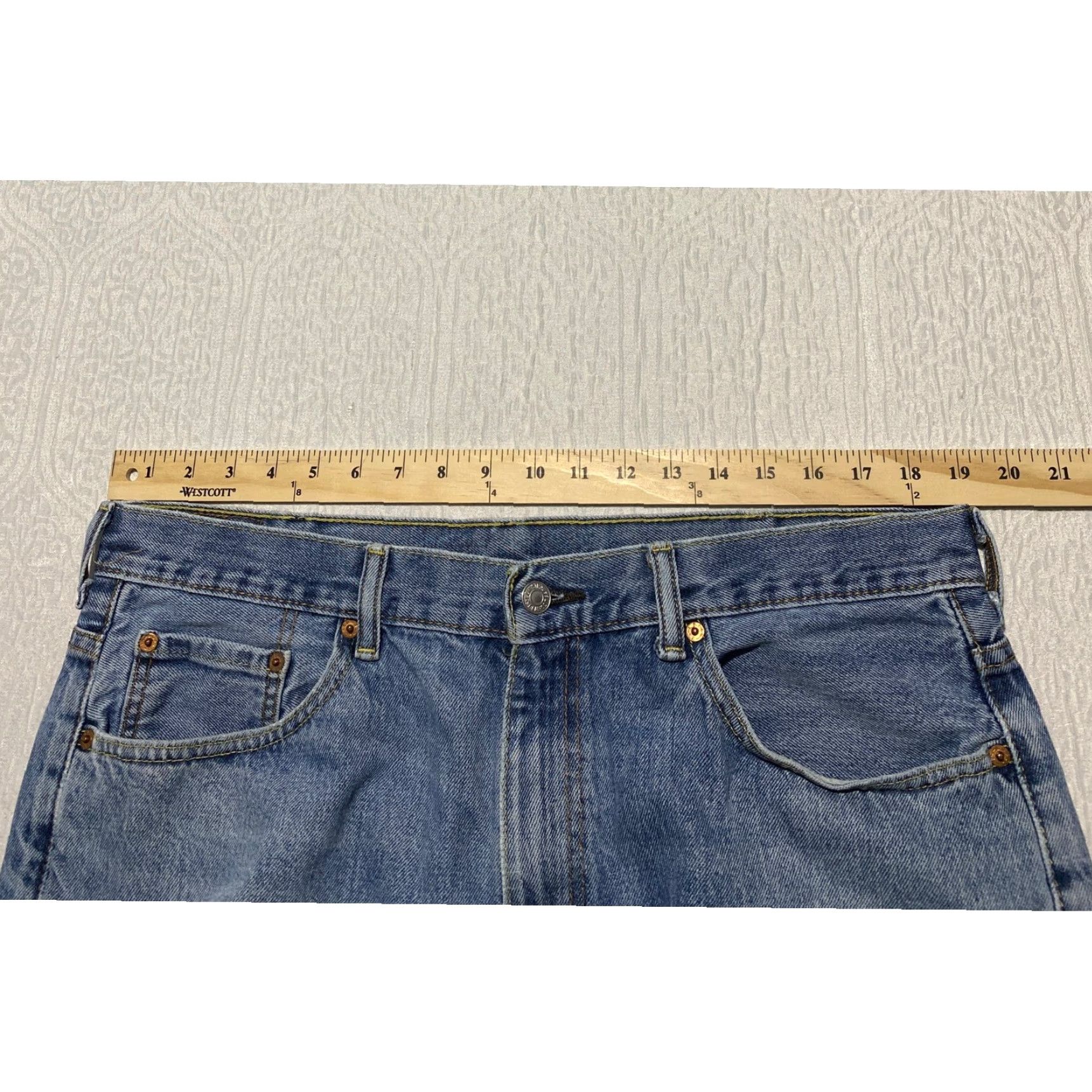 Levi's Levi's 550 Jean Shorts Men Bermuda 38x10 Light Blue Denim Pockets 5-Pocket Casual Summer 90s Mens Size US 38 / EU 54 - 3 Thumbnail