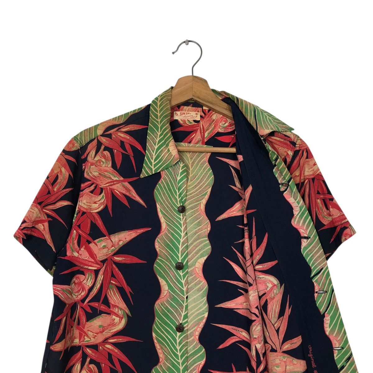 Toyo Enterprises 🔥VINTAGE HAWAIIAN SHIRT BUTTON SUN SURF 100% RAYON Size US XS / EU 42 / 0 - 14 Thumbnail