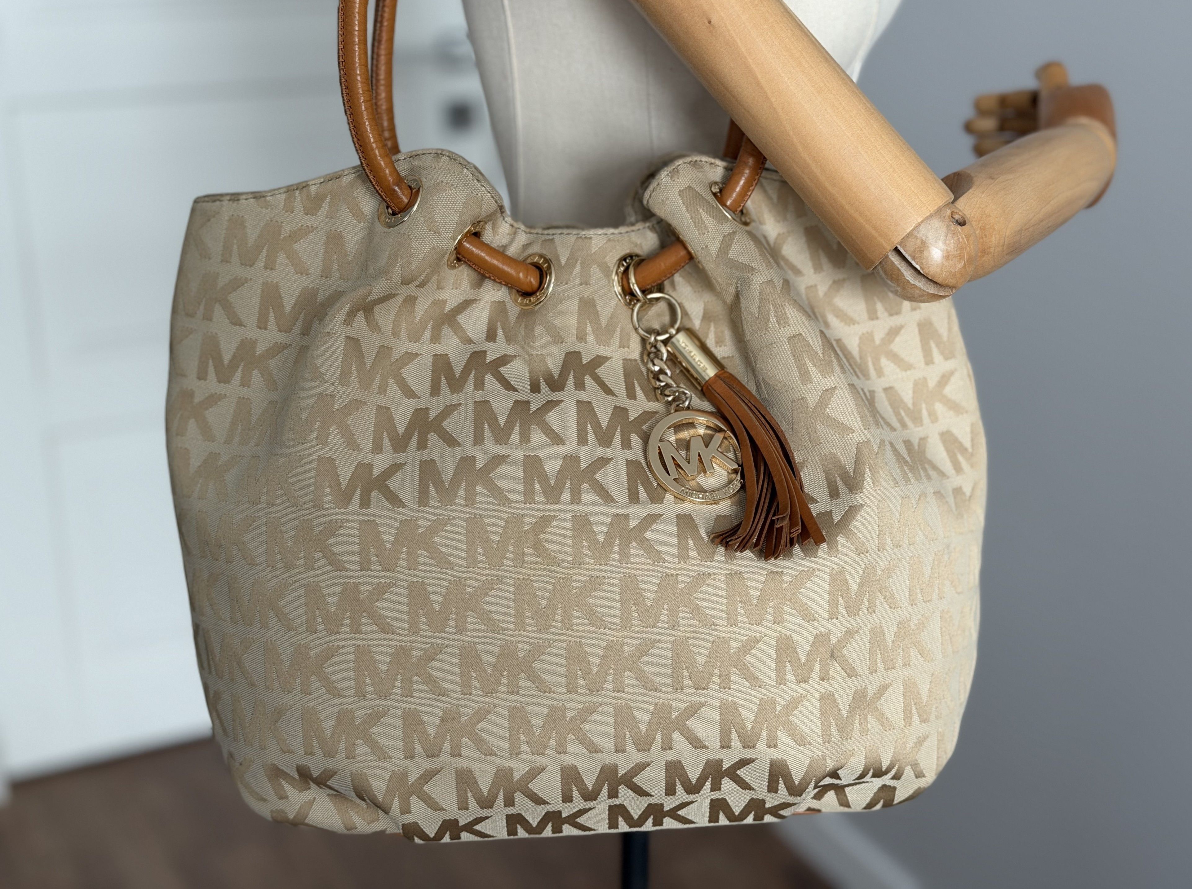Michael Kors MICHAEL KORS Gold MK Logo Monogram Ring Tote Shoulder Bag Size ONE SIZE - 21 Thumbnail