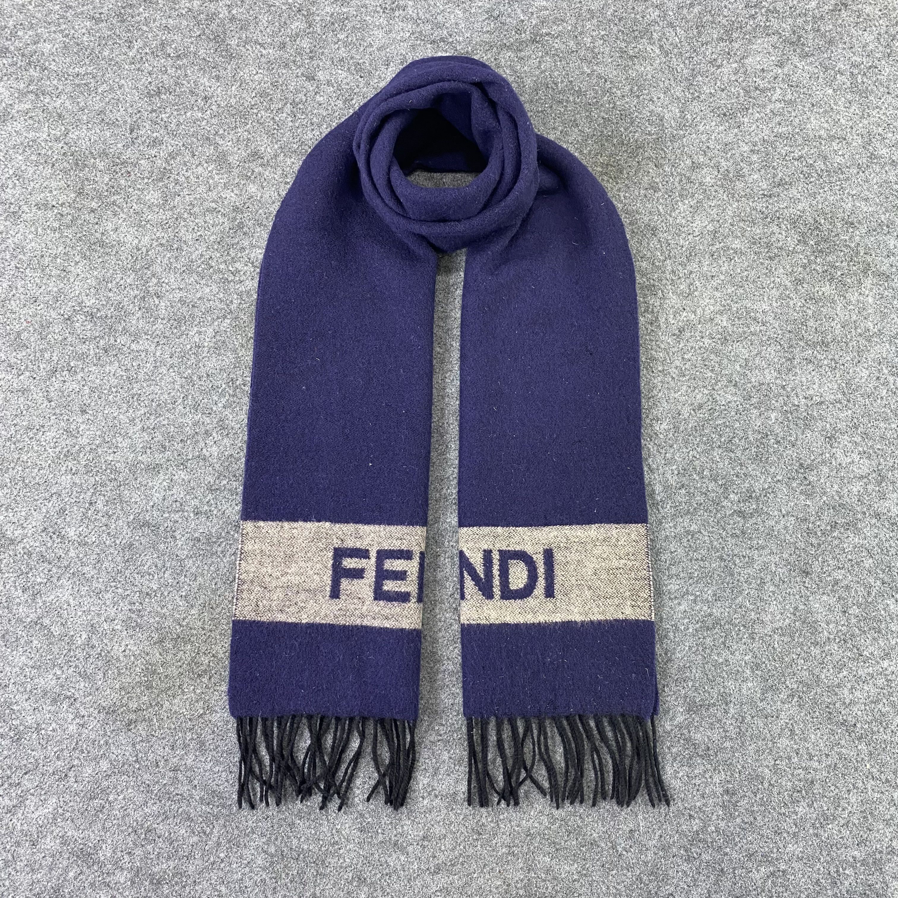 Fendi Scarf Muffler/ Neckwear T1178