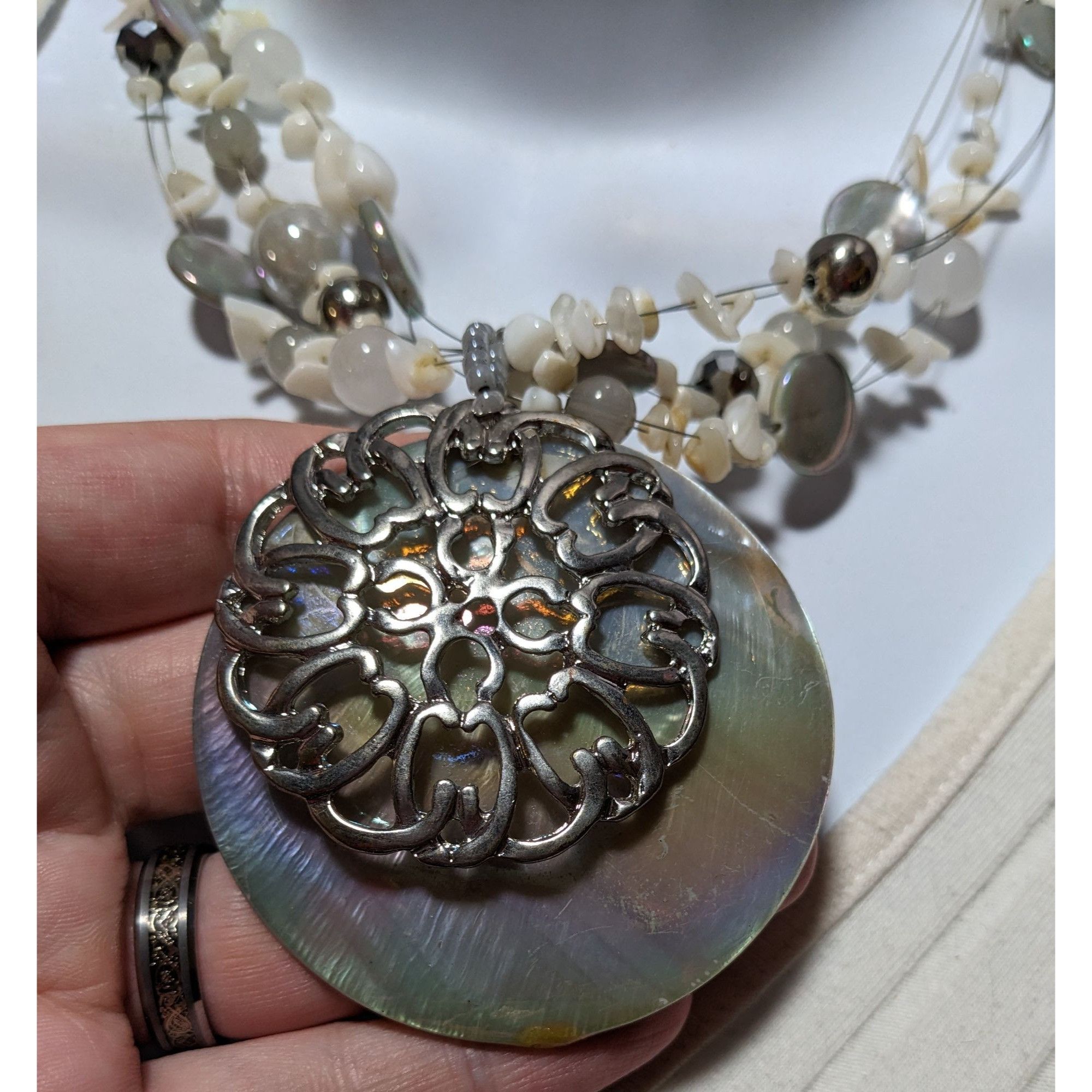 Other Vintage Mermaidcore Grey Rainbow Shell Necklace Size ONE SIZE - 8 Thumbnail