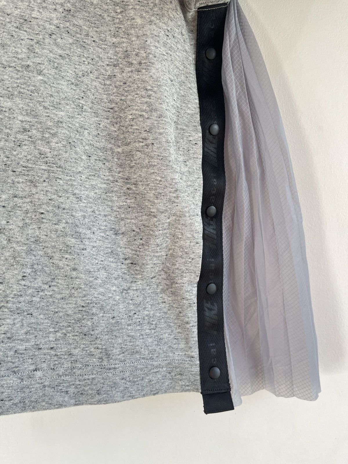 Nike × Sacai Grey Pleated T Shirt Size XS / US 0-2 / IT 36-38 - 6 Thumbnail